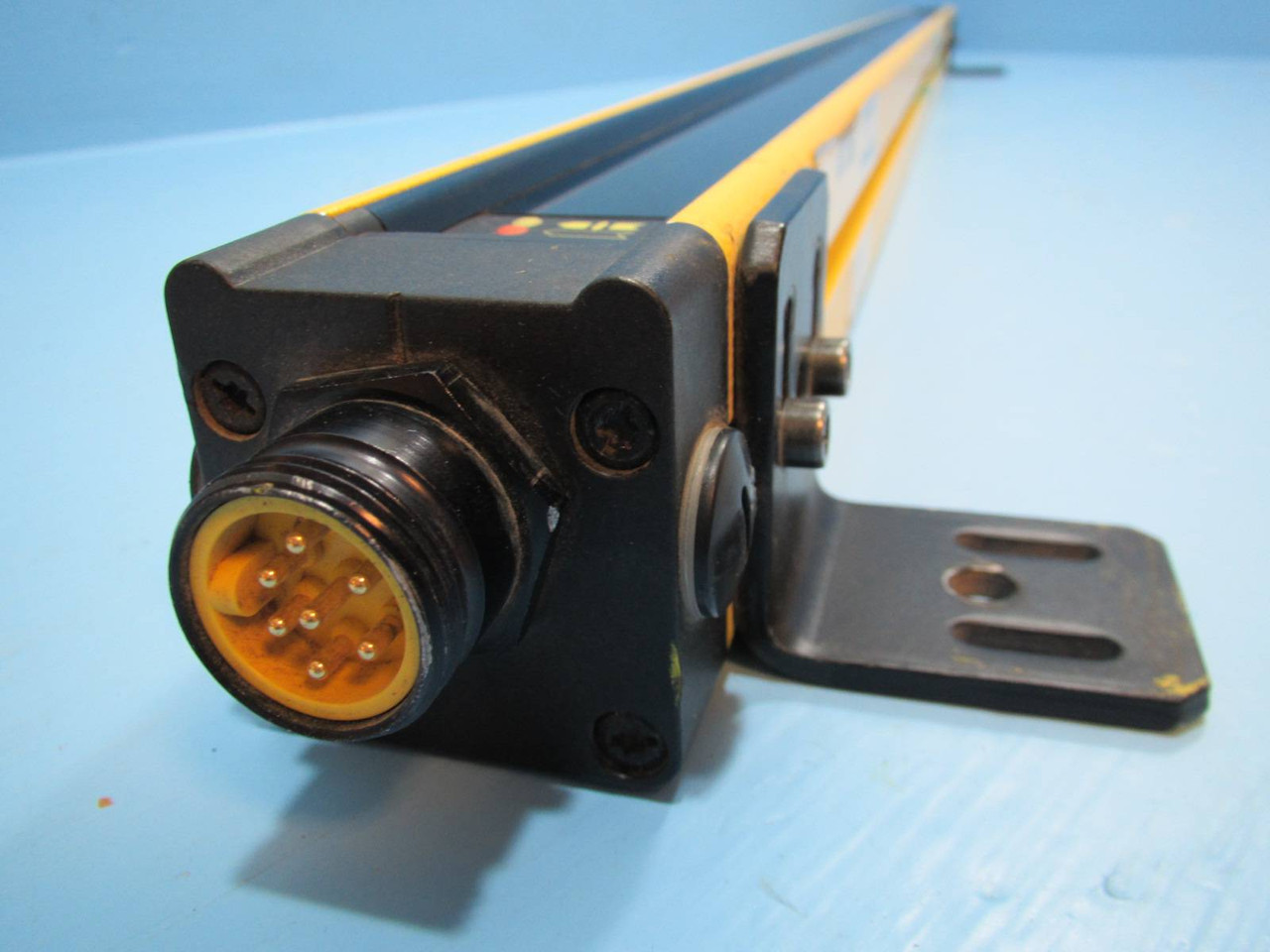 Allen Bradley GuardMaster 440L-R4D1200 Safety Light Curtain 1200 mm 440LR4D1200 (NP1752-5)