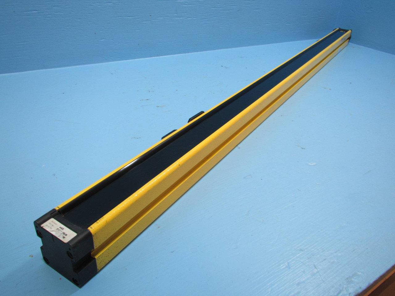 Allen Bradley GuardMaster 440L-R4D1200 Safety Light Curtain 1200 mm 440LR4D1200 (NP1752-5)