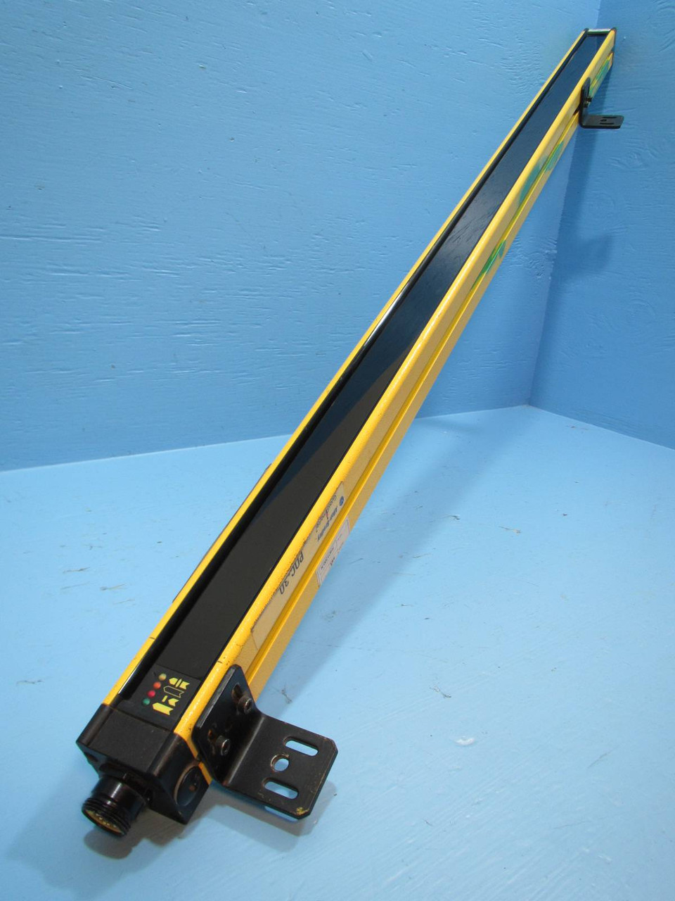 Allen Bradley GuardMaster 440L-R4D1200 Safety Light Curtain 1200 mm 440LR4D1200 (NP1752-5)