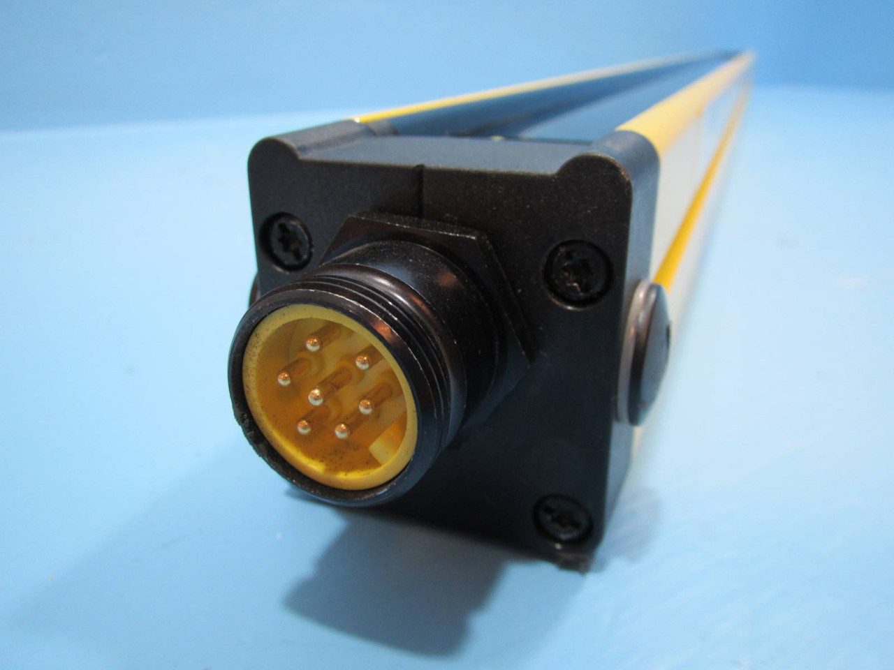 Allen Bradley GuardMaster 440L-R4D0900-N Safety Light Curtain 900 mm 440LR4D0900 (NP1750-1)