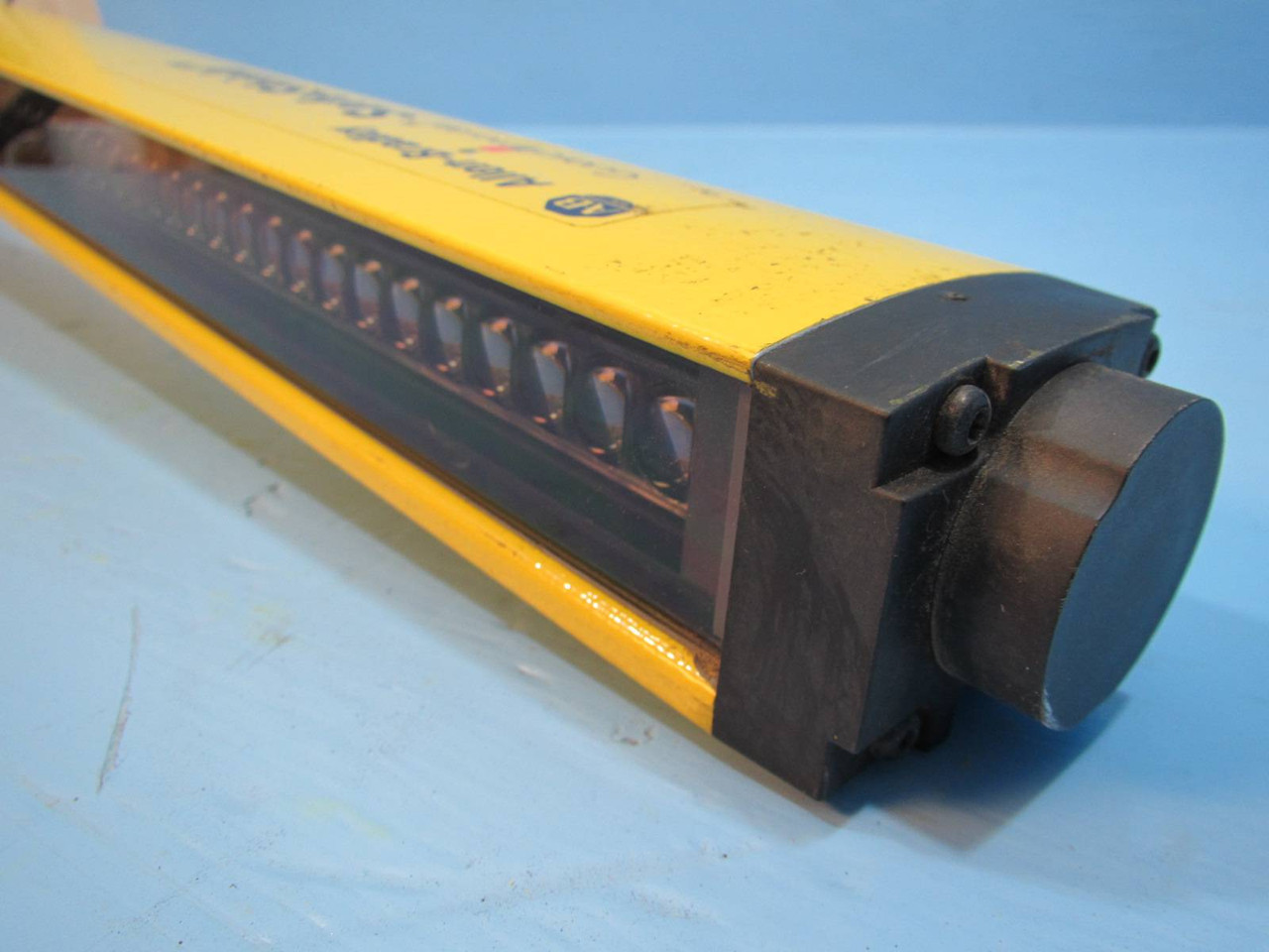 Allen Bradley GuardMaster 442L-RA41530CBCD_A Light Curtain 1500 mm 75 Beam 02.21 (NP1756-16)