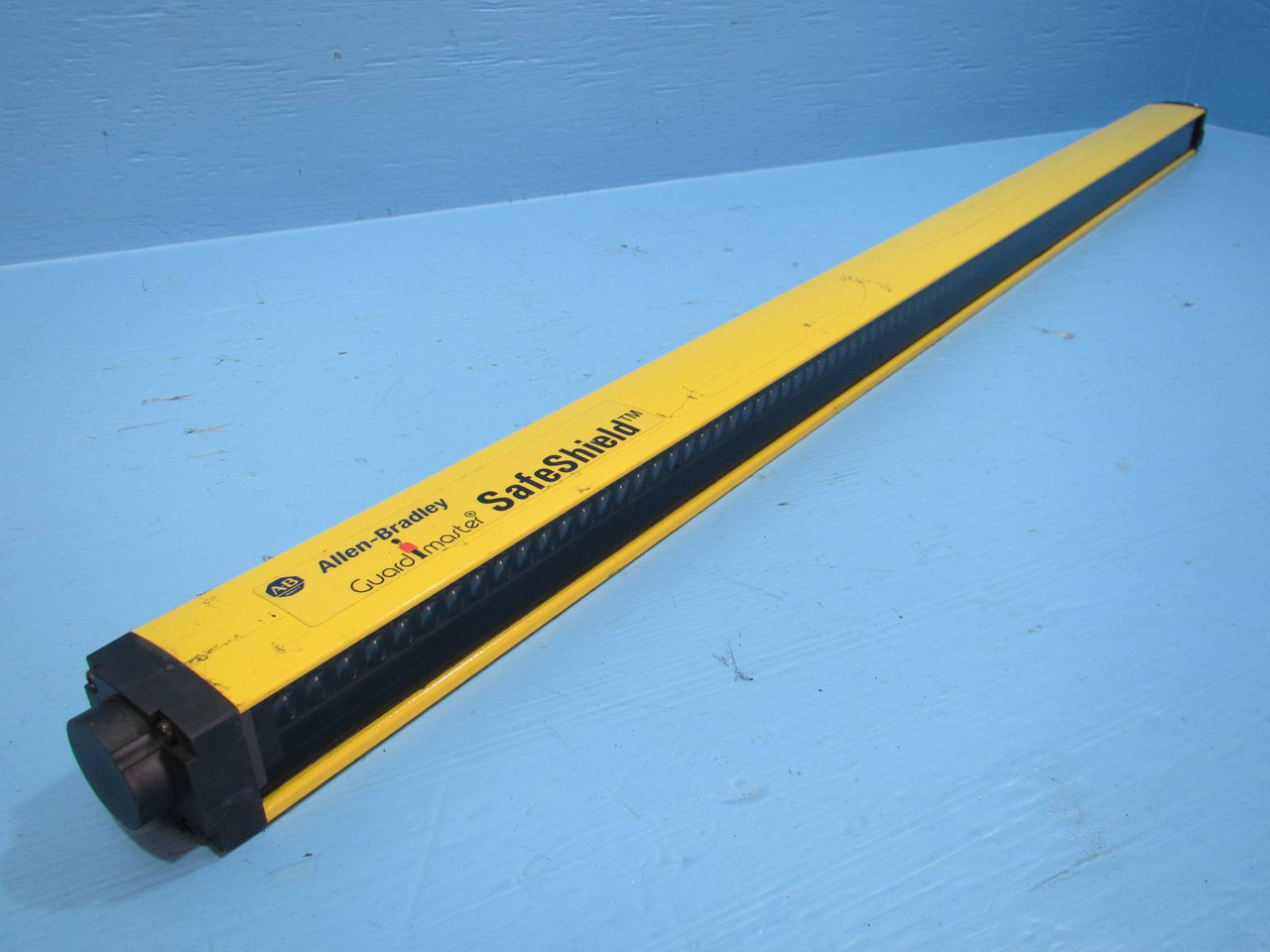 Image of Allen Bradley GuardMaster 442L-TA40930CACD Safety Light Curtain 900mm TA40930