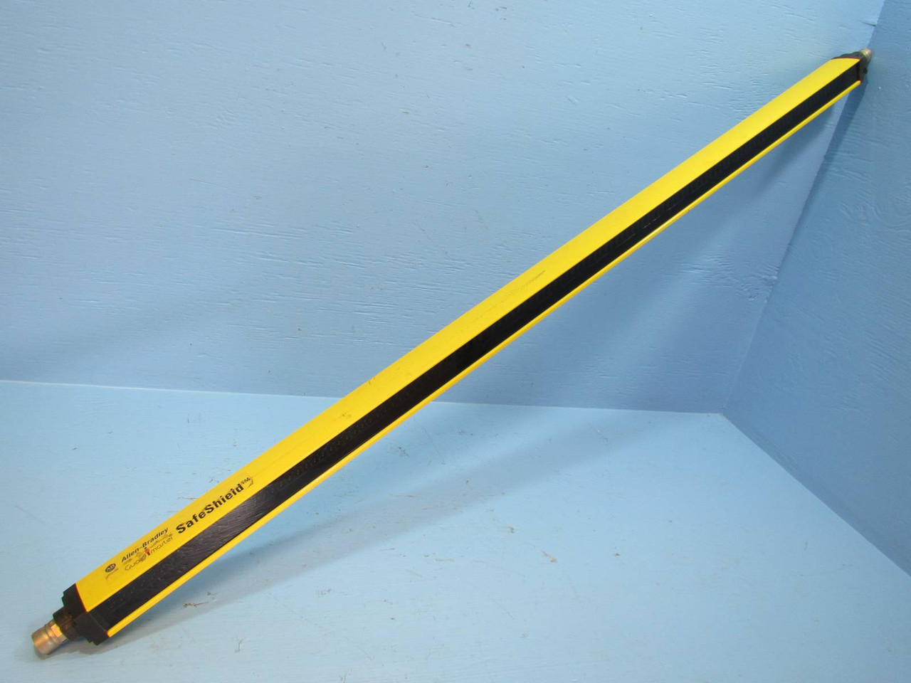 Image of Allen Bradley GuardMaster 442L-TA41230DACD Light Curtain 1200 mm  442LTA41230 01