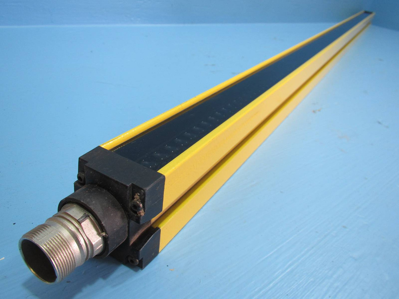 Allen Bradley GuardMaster 442L-TA41230DACD Light Curtain 1200 mm  442LTA41230 01 (NP1765-11)