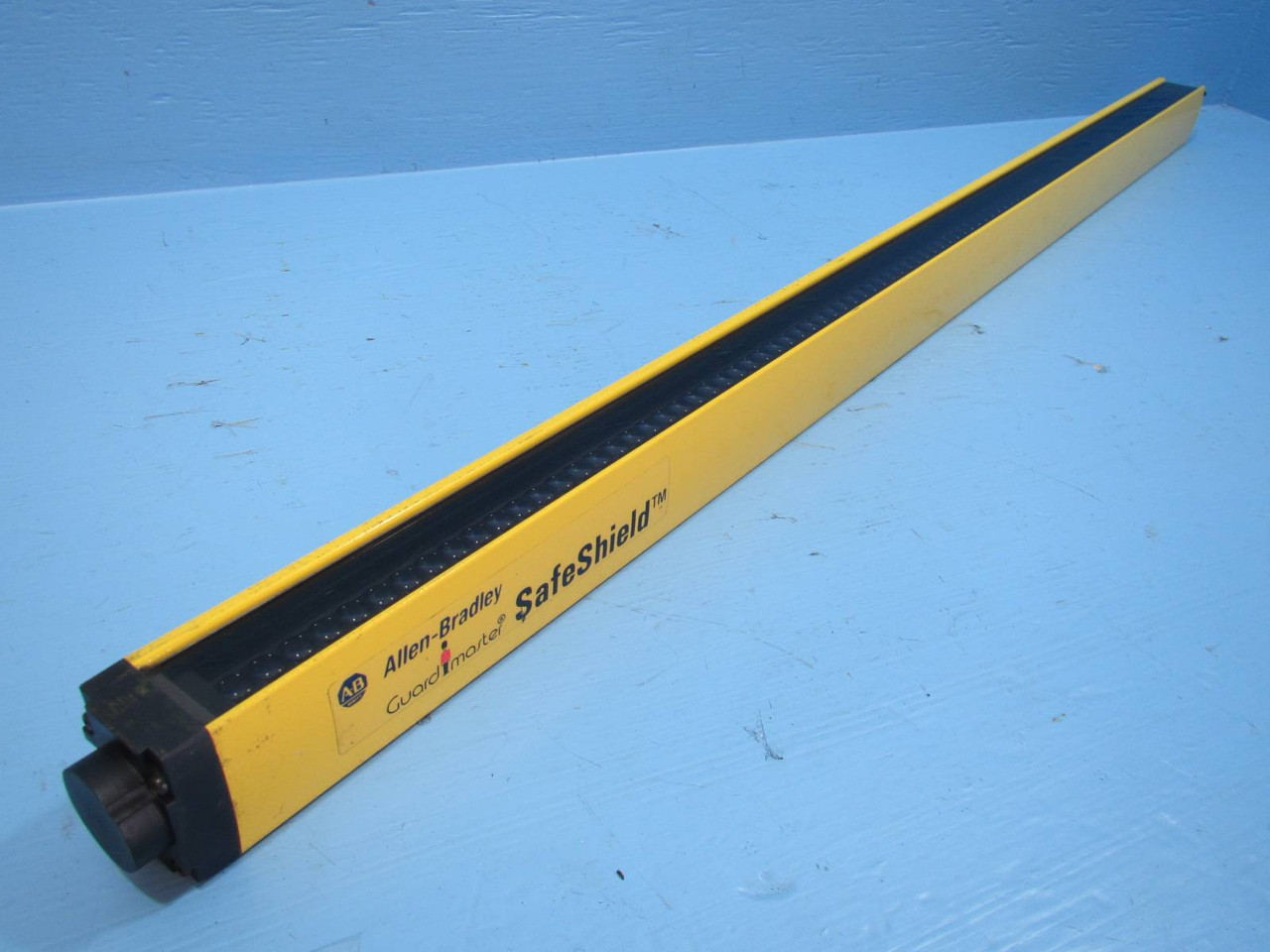 Image of Allen Bradley GuardMaster 442L-RA40930CBCD Safety Light Curtain 900mm RA40930CBC