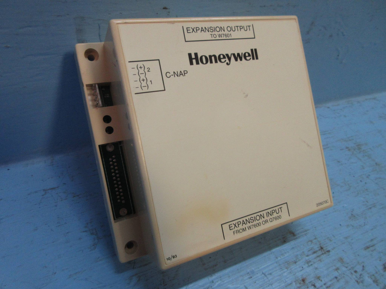 Image of Honeywell Q7600B2002 Expansion Input Output Module PLC to W7601 from W7600 Q7600