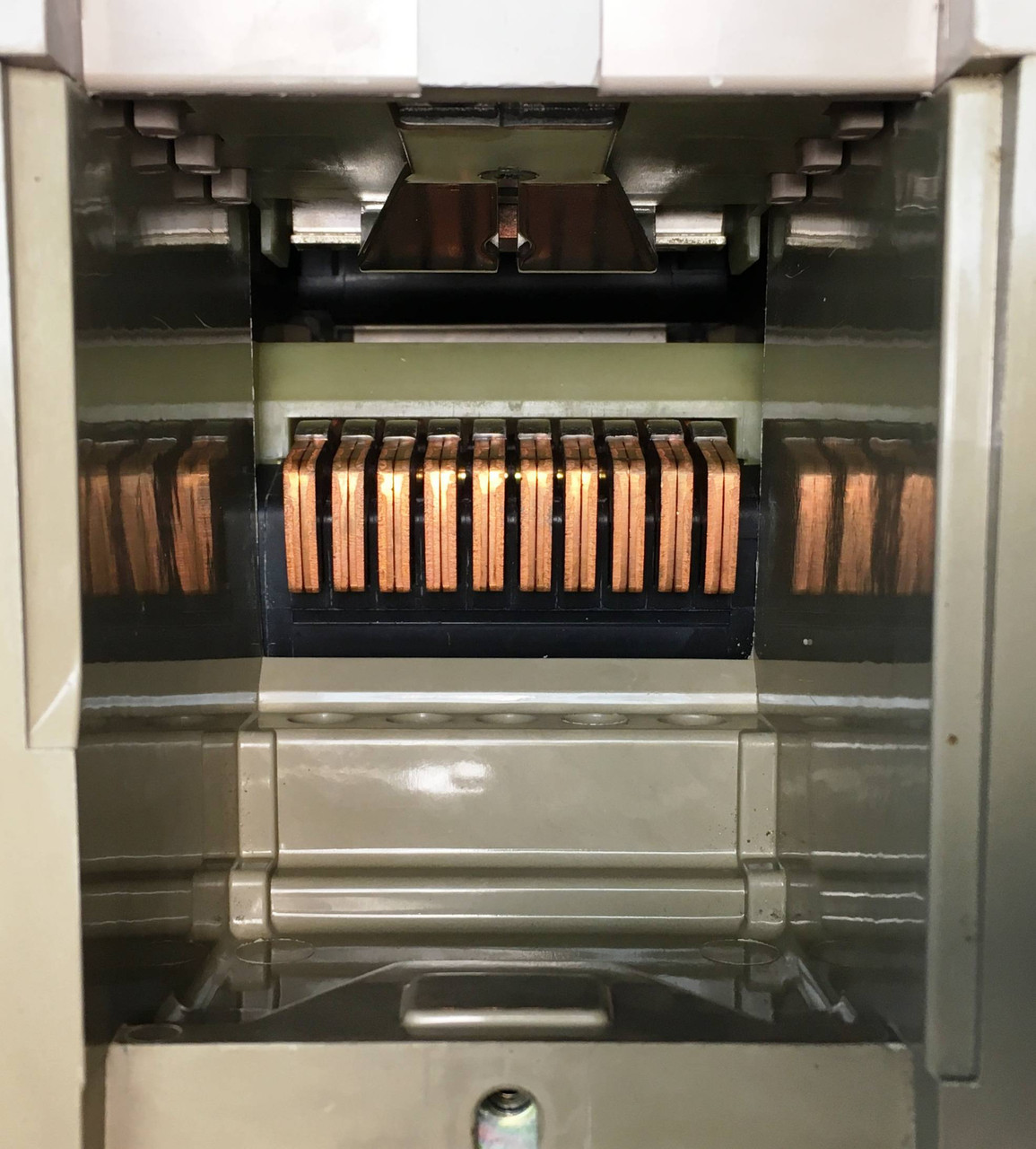 Merlin Gerin MP08H1 800A EO MasterPact LSI Circuit Breaker w/ Display 800 Amp (EM2152-2)