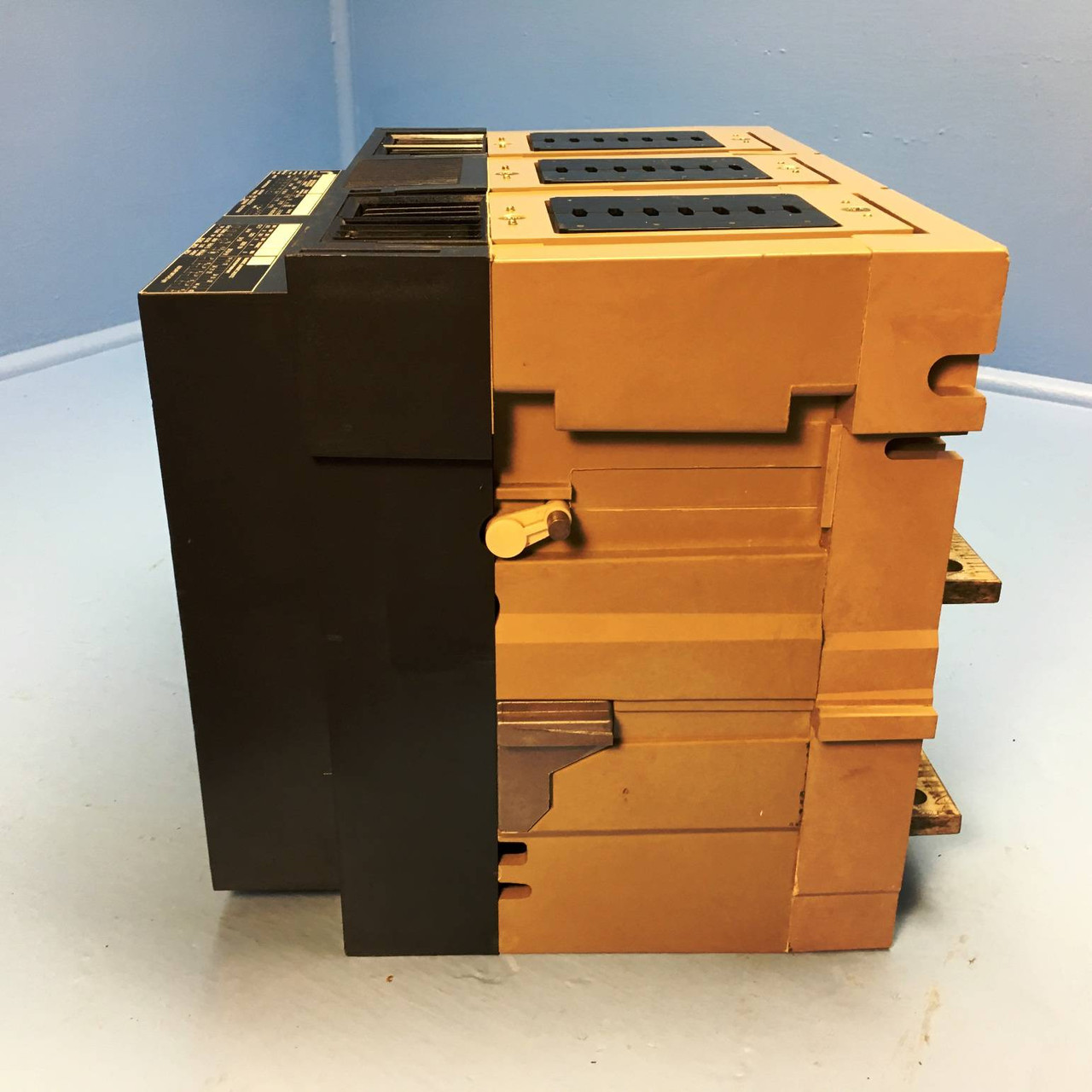 Merlin Gerin MP08H1 800A EO MasterPact LSI Circuit Breaker w/ Display 800 Amp (EM2152-2)