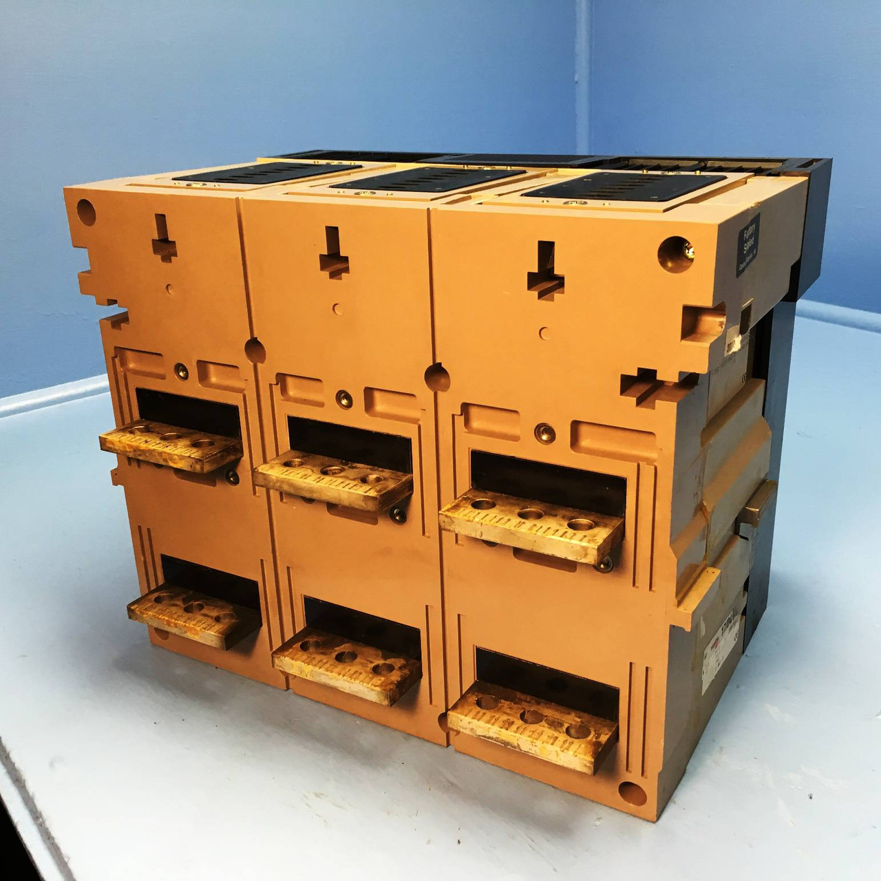 Merlin Gerin MP08H1 800A EO MasterPact LSI Circuit Breaker w/ 400 Amp Plug (EM2153-3)