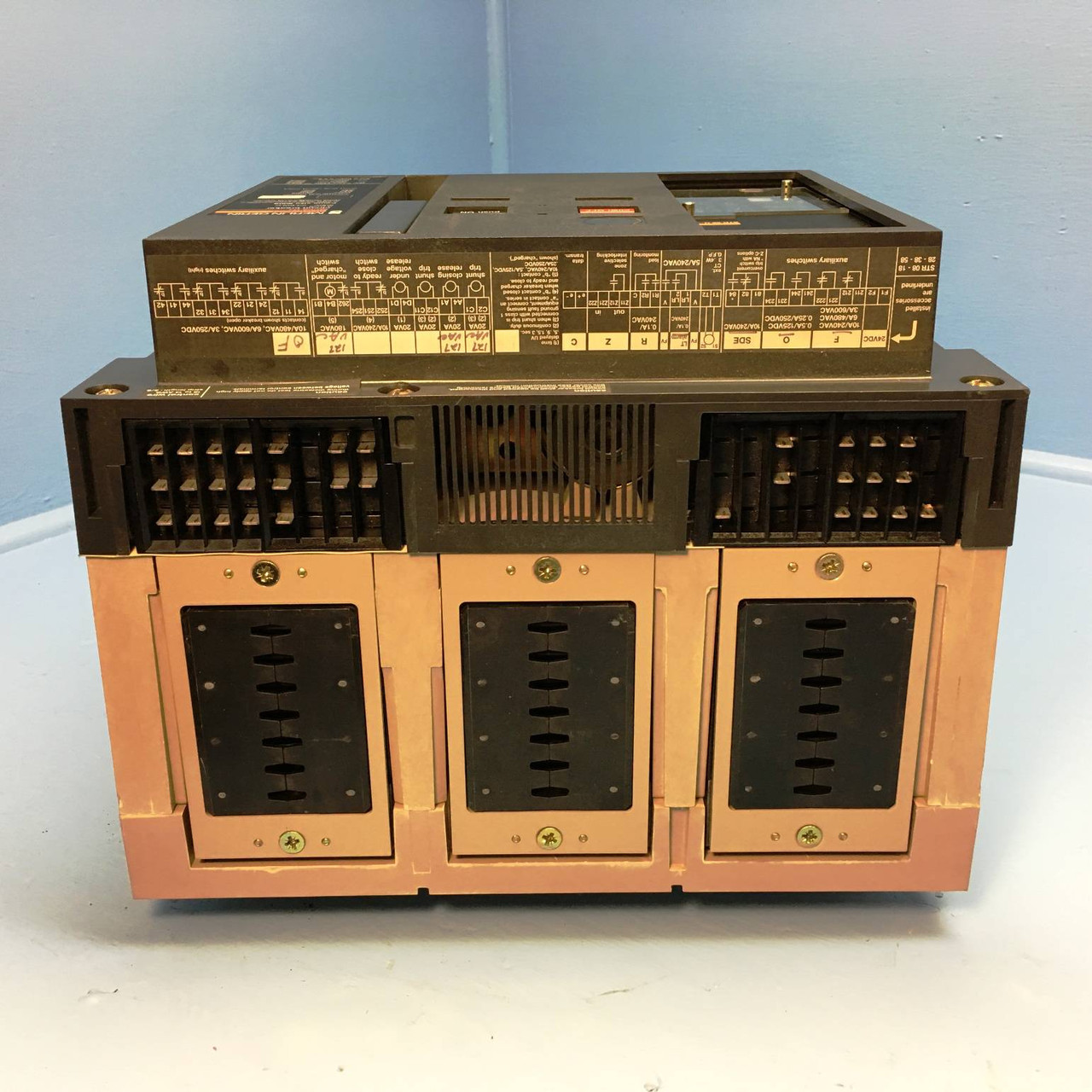 Merlin Gerin MP08H1 800A EO MasterPact LSI Circuit Breaker w/ 400 Amp Plug (EM2153-3)