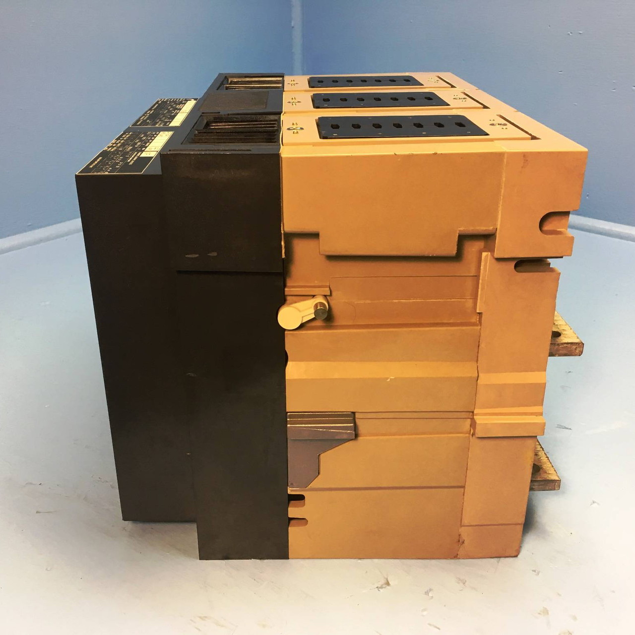 Merlin Gerin MP08H1 800A EO MasterPact LS Circuit Breaker w/ 400 Amp Trip (EM2156-2)