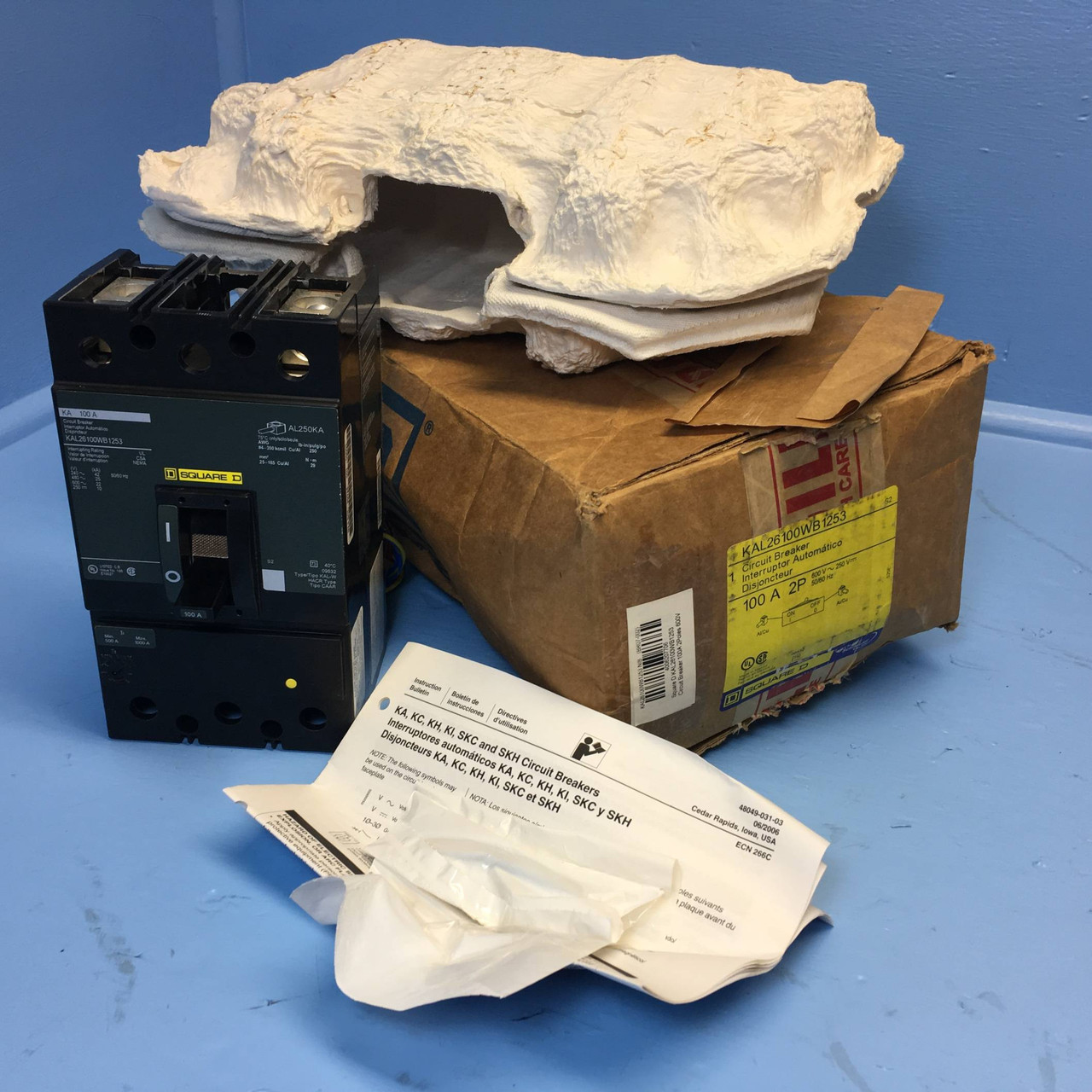 Image of NEW Square D KAL26100WB1253 100A Circuit Breaker Green w Aux & Alarm 100 Amp NIB