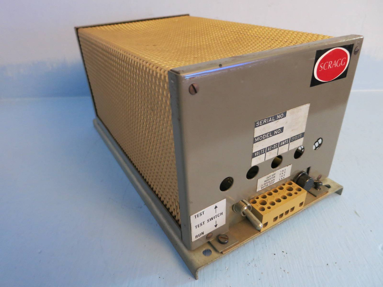 Scragg 370-7306-1 Power Supply 28 Volts DC 15 Amps 50/60 Hz PLC Honeywell 411284 (PM2709-3)