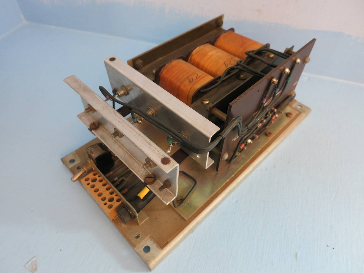 Scragg 370-7306-1 Power Supply 28 Volts DC 15 Amps 50/60 Hz PLC Honeywell 411284 (PM2709-3)