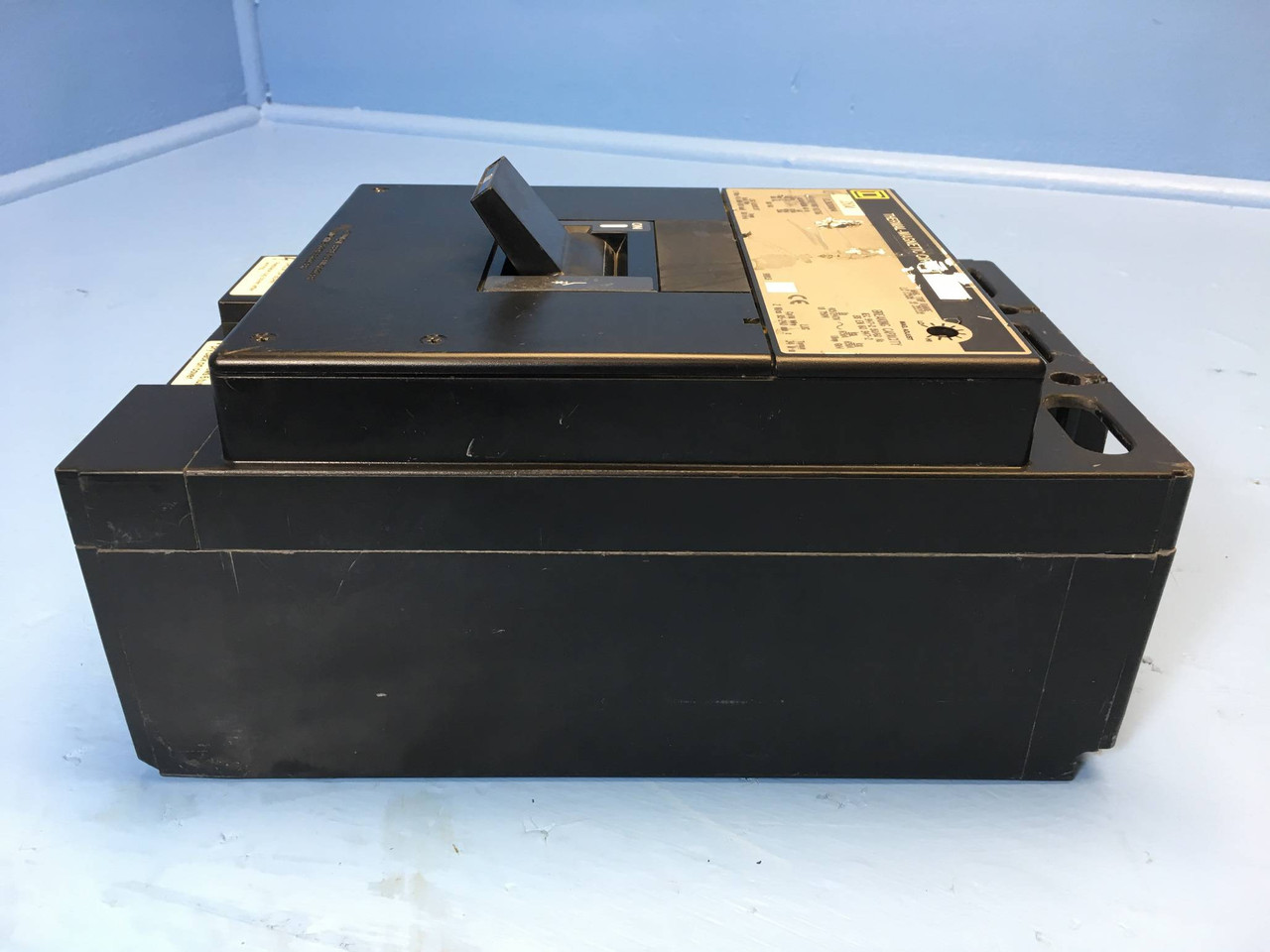 Square D LCL363508041 350A Circuit Breaker 600V w/ Shunt 3P 350 Amp bad label (EM2234-1)