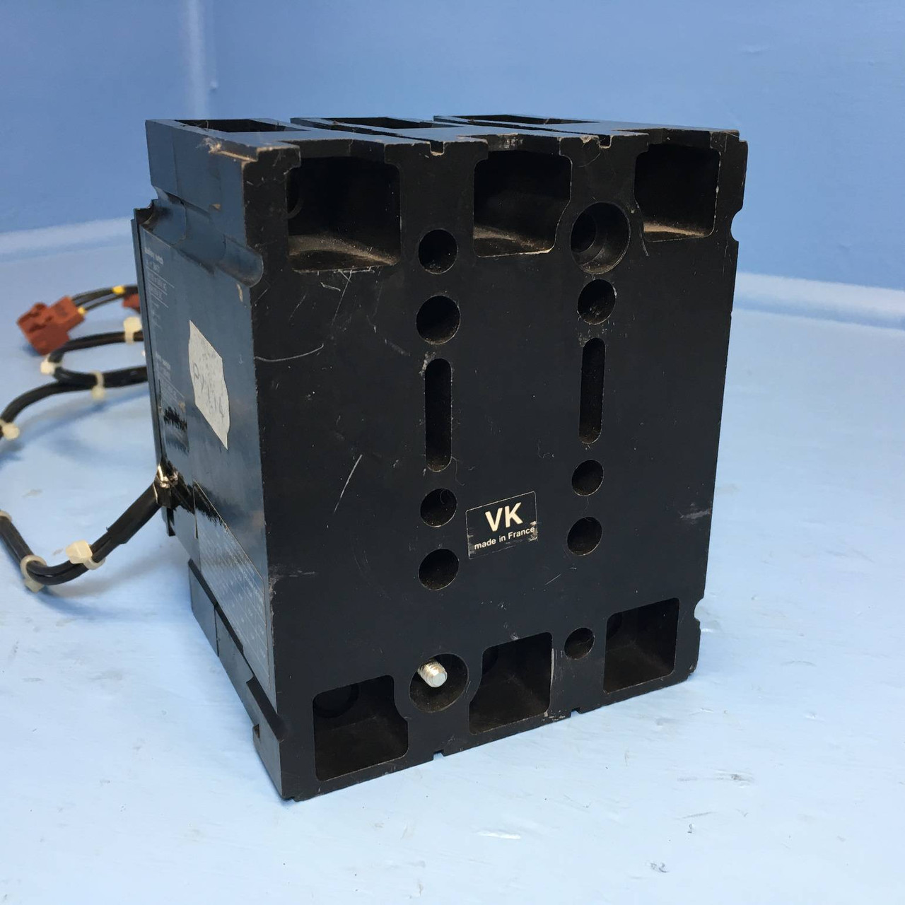 Merlin Gerin CE 104NA 38083 100A Molded Case Switch Shunt & Aux CE104NA 100 Amp (EM2259-6)