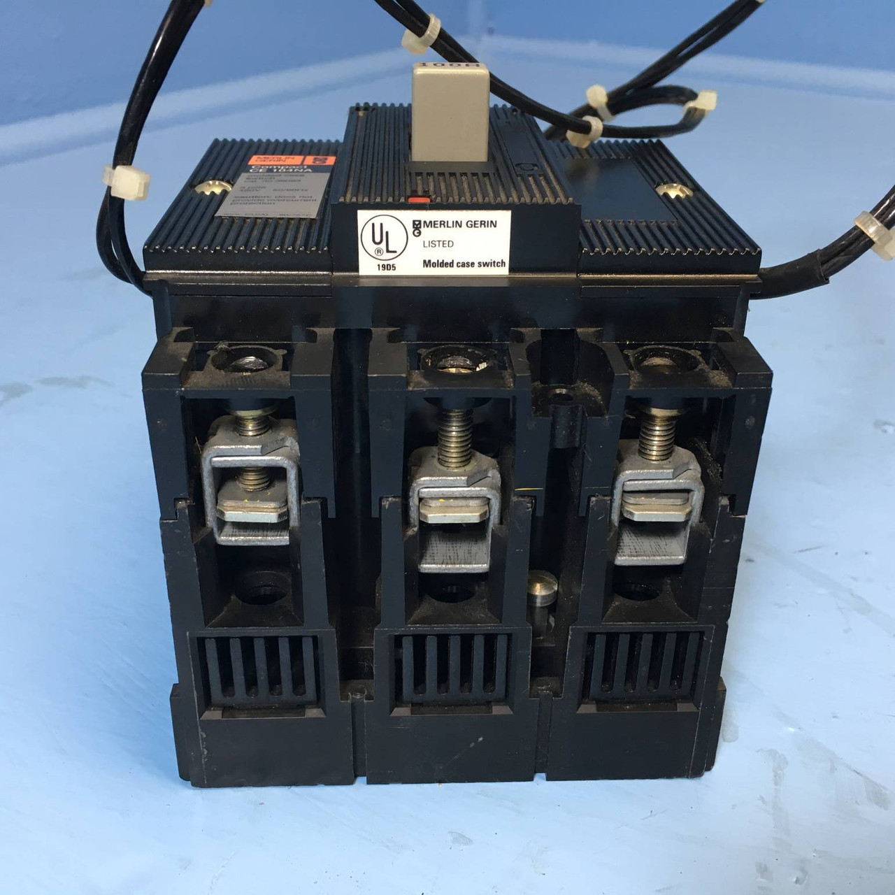 Merlin Gerin CE 104NA 38083 100A Molded Case Switch Shunt & Aux CE104NA 100 Amp (EM2259-6)