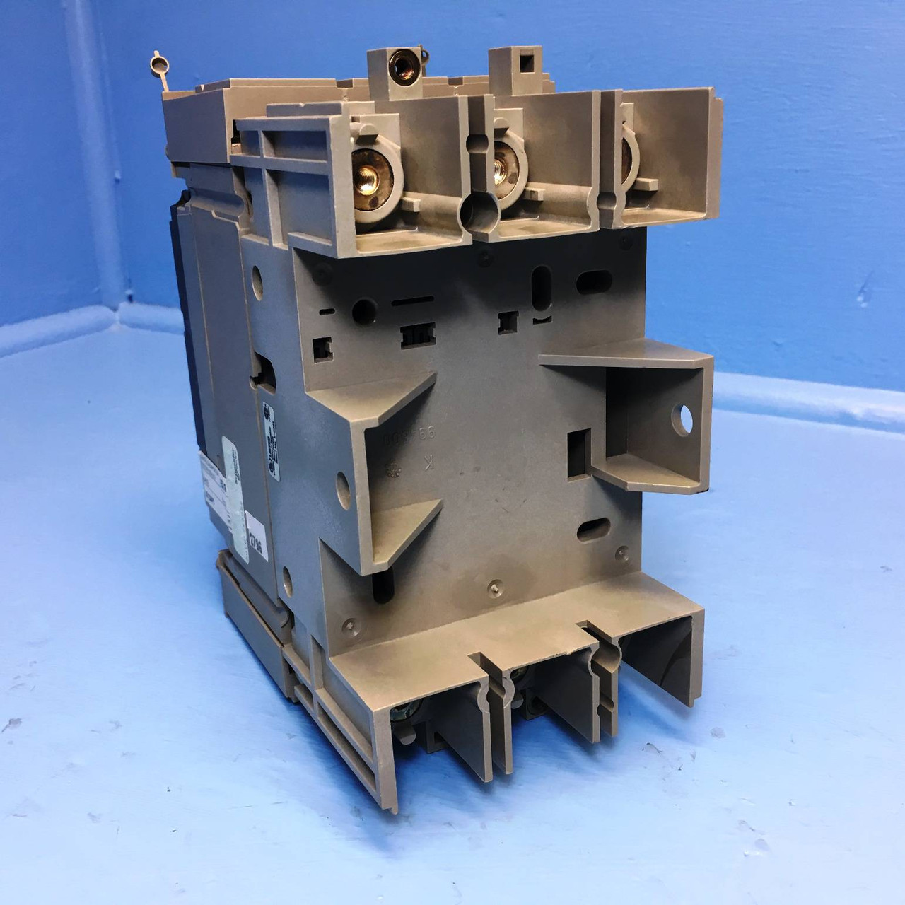 Merlin Gerin NSF250 A 250A Compact Molded Case Switch w/ Adapter & Aux NSF250A (EM2265-9)