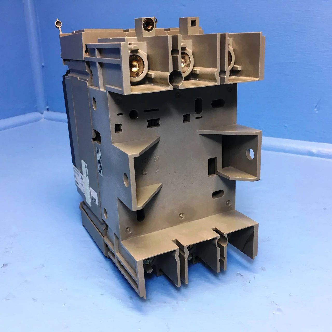 Merlin Gerin NSF250 A 250A Compact Molded Case Switch w/ Adapter & Aux NSF250A (EM2265-14)
