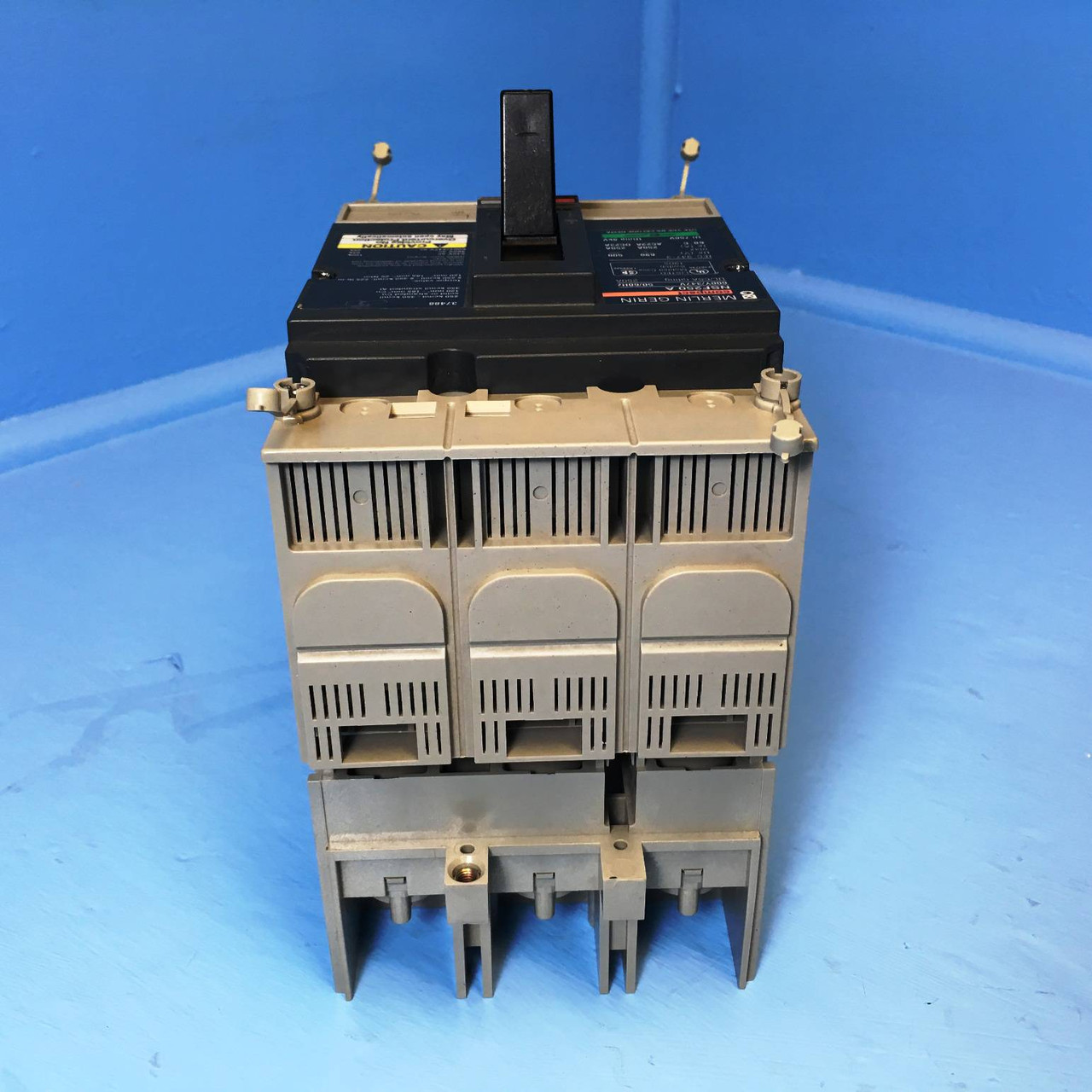 Merlin Gerin NSF250 A 250A Compact Molded Case Switch w/ Adapter & Aux NSF250A (EM2265-9)