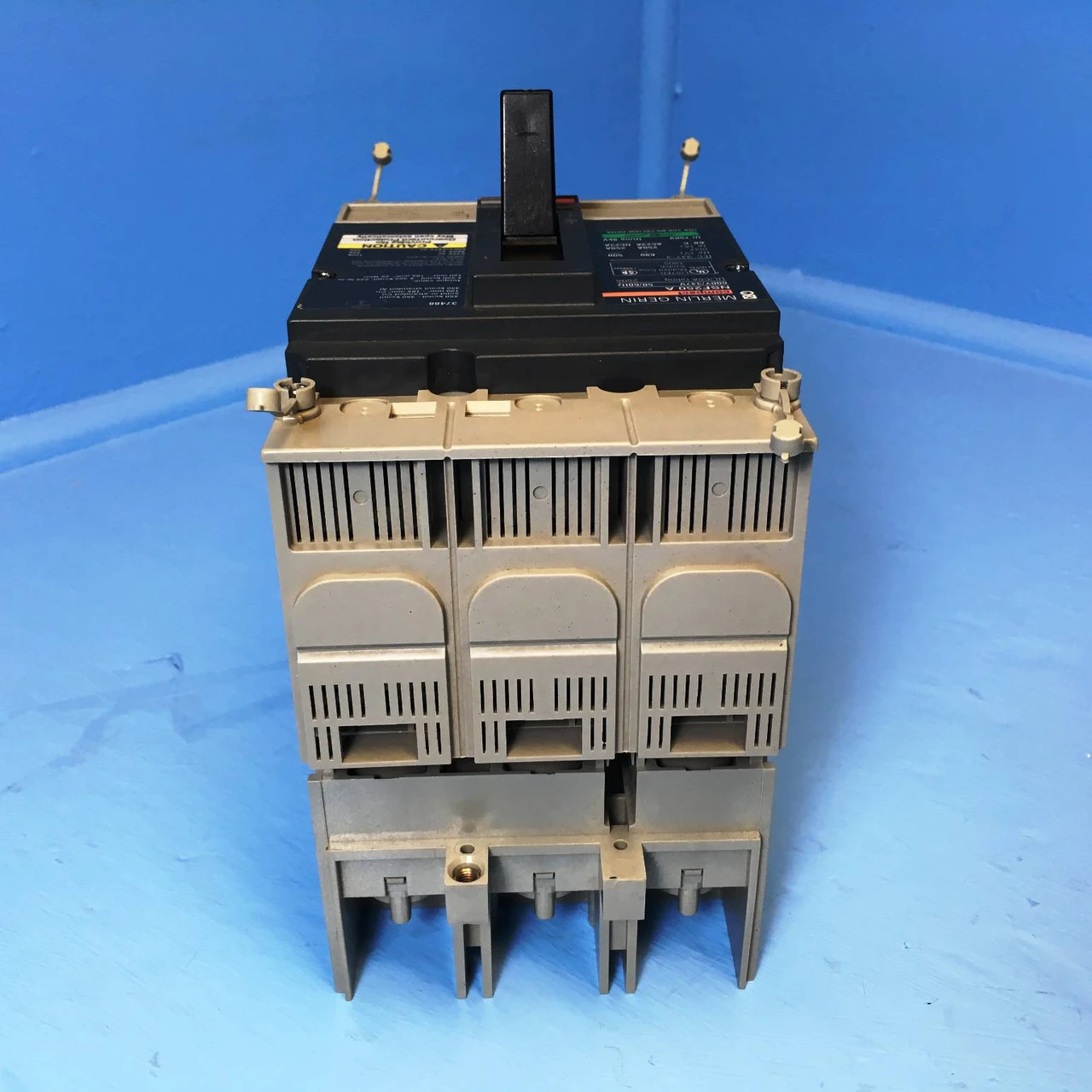 Merlin Gerin NSF250 A 250A Compact Molded Case Switch w/ Adapter & Aux NSF250A (EM2265-14)
