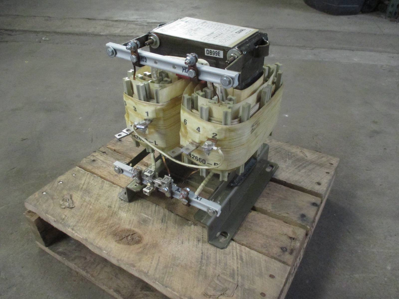 Hammond 10 kVA 480 to 200/400 Dry Type 1PH Transformer 142660 Single Phase 480V (DW0502-7)