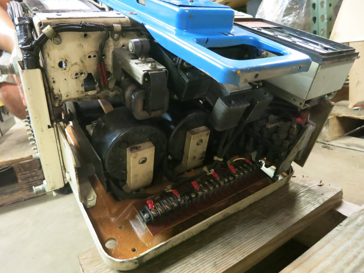 General Electric AK-2A-25-1 600A Motor Operated 125VDC LI Air Breaker GE 2 A EO (PM2750-5)