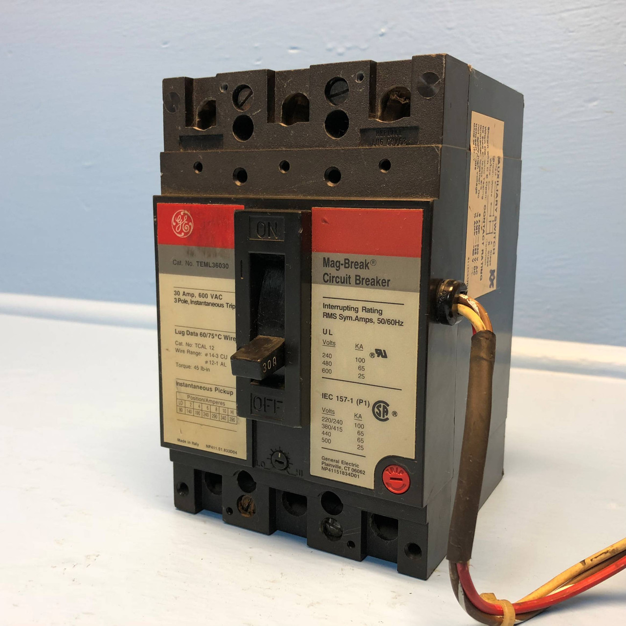 GE TEML36030 30A Mag-Break Circuit Breaker w Aux 600V 3P 30 Amp General Electric (EM2500-2)