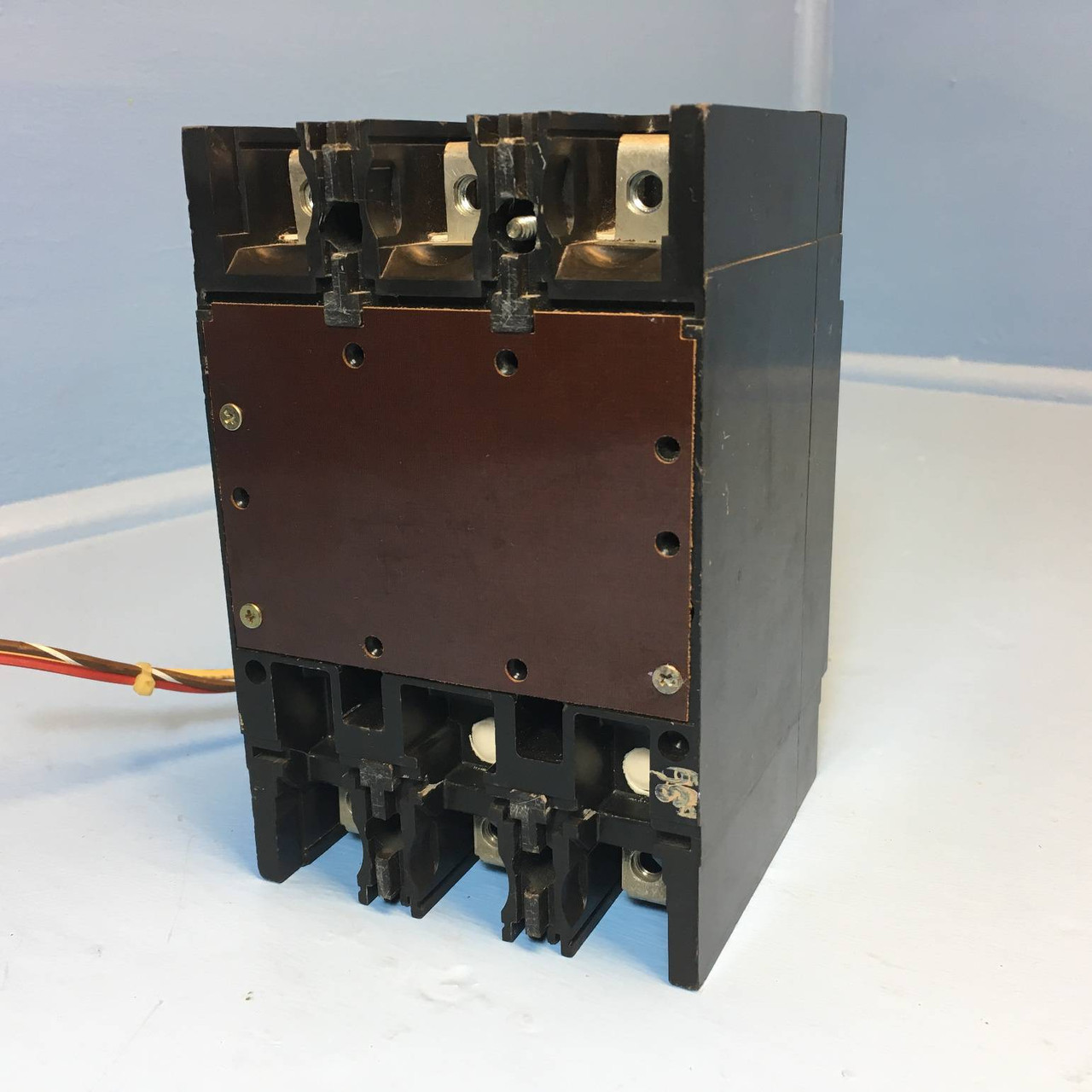GE TEML36030 30A Mag-Break Circuit Breaker w Aux 600V 3P 30 Amp General Electric (EM2500-2)