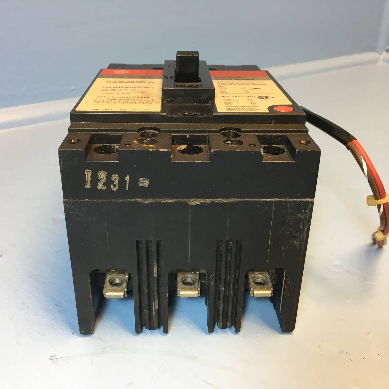 GE TEML36030 30A Mag-Break Circuit Breaker w Aux 600V 3P 30 Amp General Electric (EM2500-2)