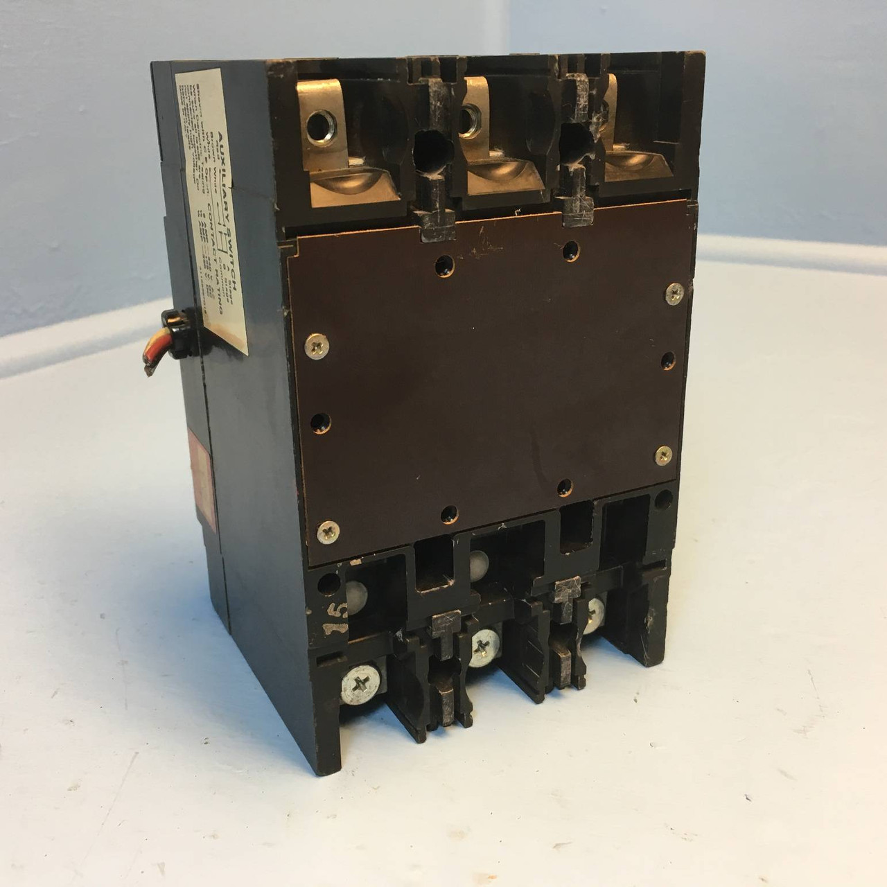 GE TEML36015 15A Mag-Break Circuit Breaker w/ Aux 600V 15 Amp General Electric (EM2503-2)
