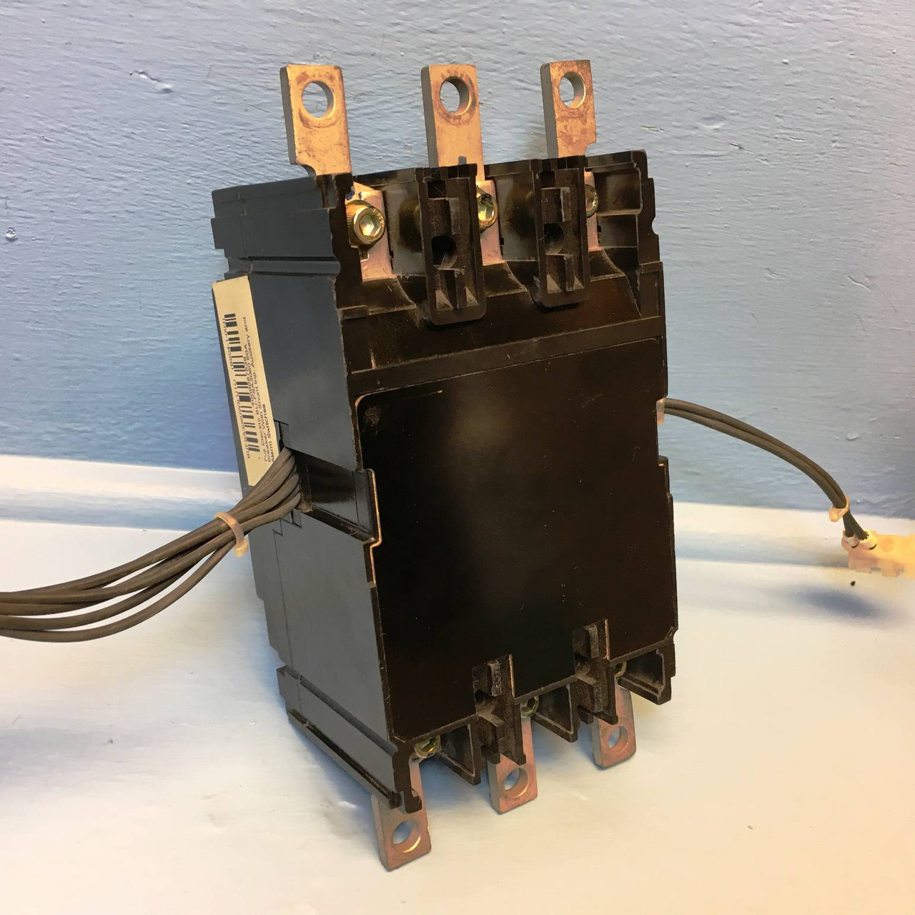 Fuji BU-FSA3060 60A Circuit Breaker BU-FSA w/ Shunt & Aux & Alarm 480V 3P 60 Amp (EM2521-1)