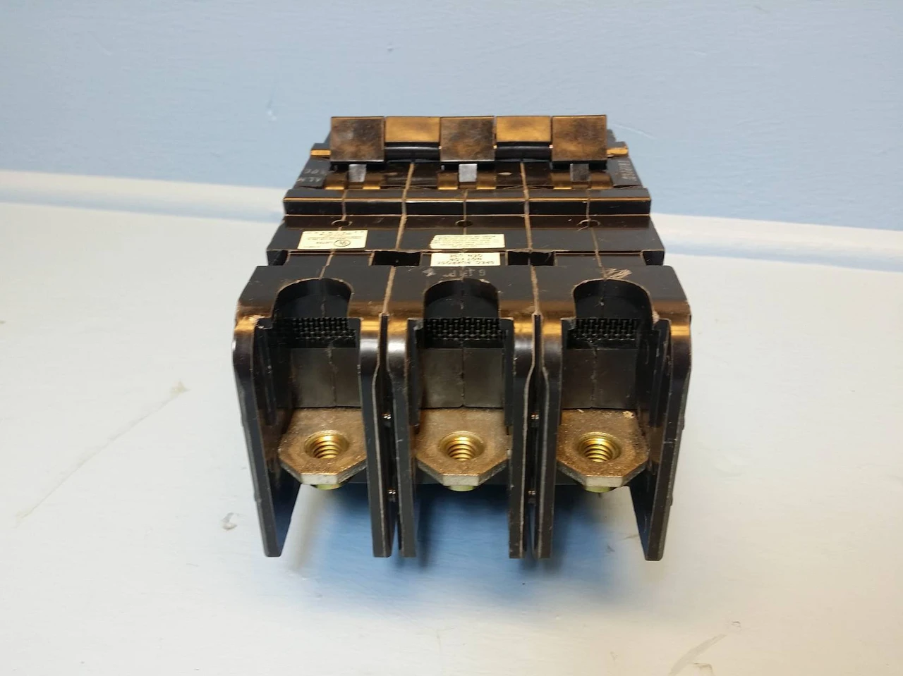 Eaton Heinemann GJ1P-Z8-6 500A Circuit Breaker 65V 3P GJ1P-H99-M-A-DU 500 Amp (EM2523-10)