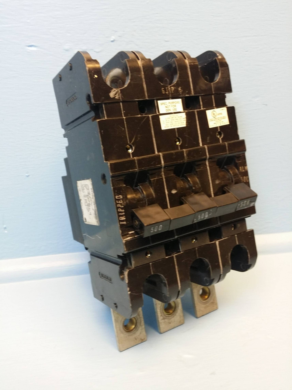 Eaton Heinemann GJ1P-Z8-6 500A Circuit Breaker 65V 3P GJ1P-H99-M-A-DU 500 Amp (EM2523-10)