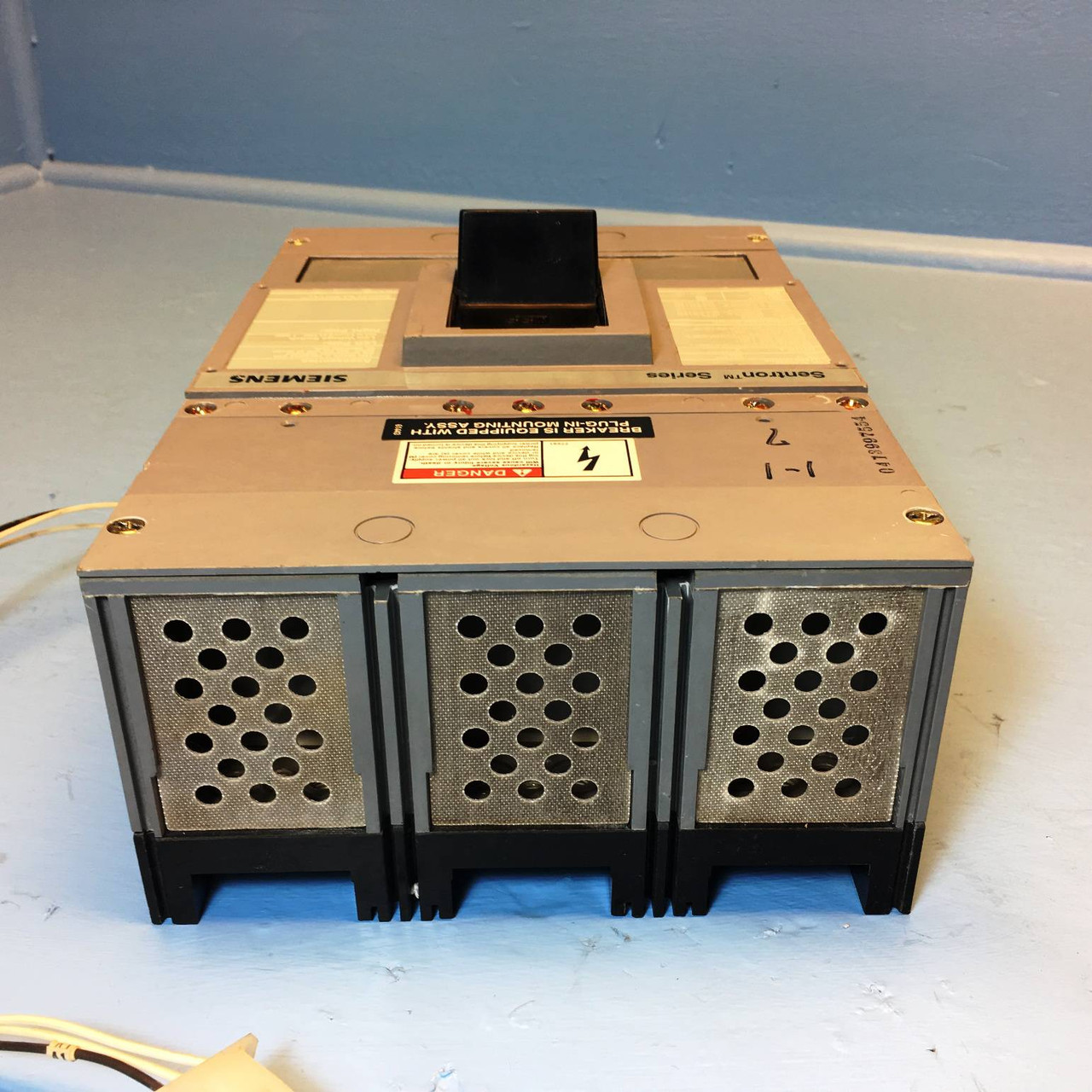 Siemens HJXD63S400A 400A Sentron Molded Case Switch w/ LV Switch & Shunt & Aux (EM2531-2)