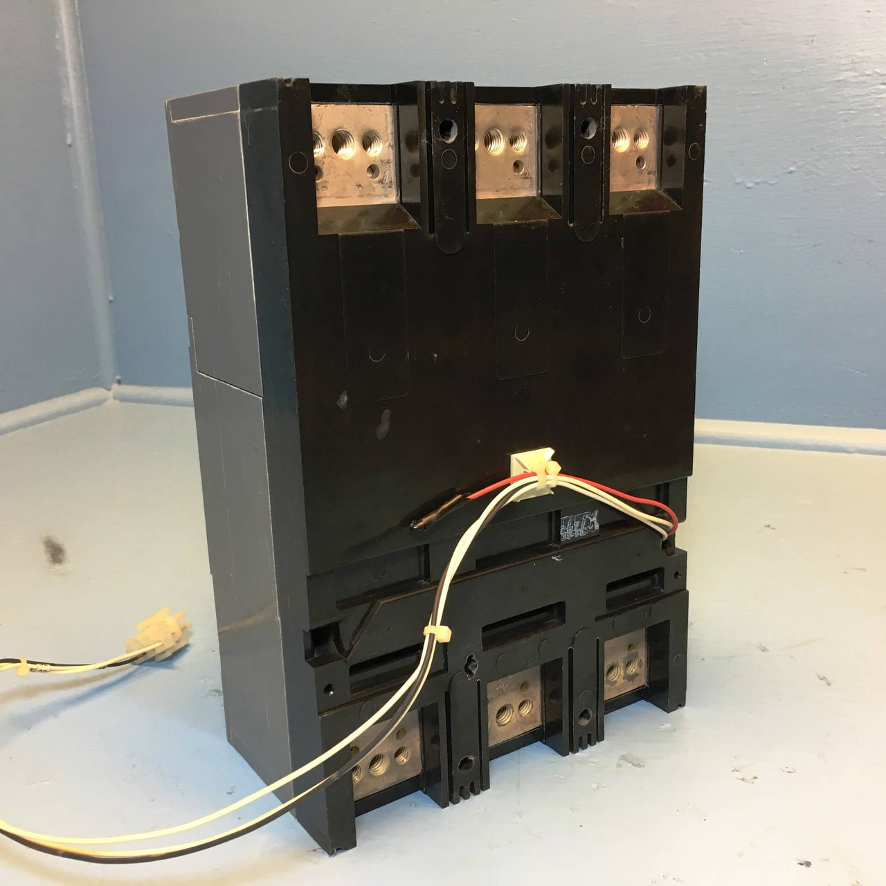 Siemens HJXD63S400A 400A Sentron Molded Case Switch w/ LV Switch & Shunt & Aux (EM2531-2)
