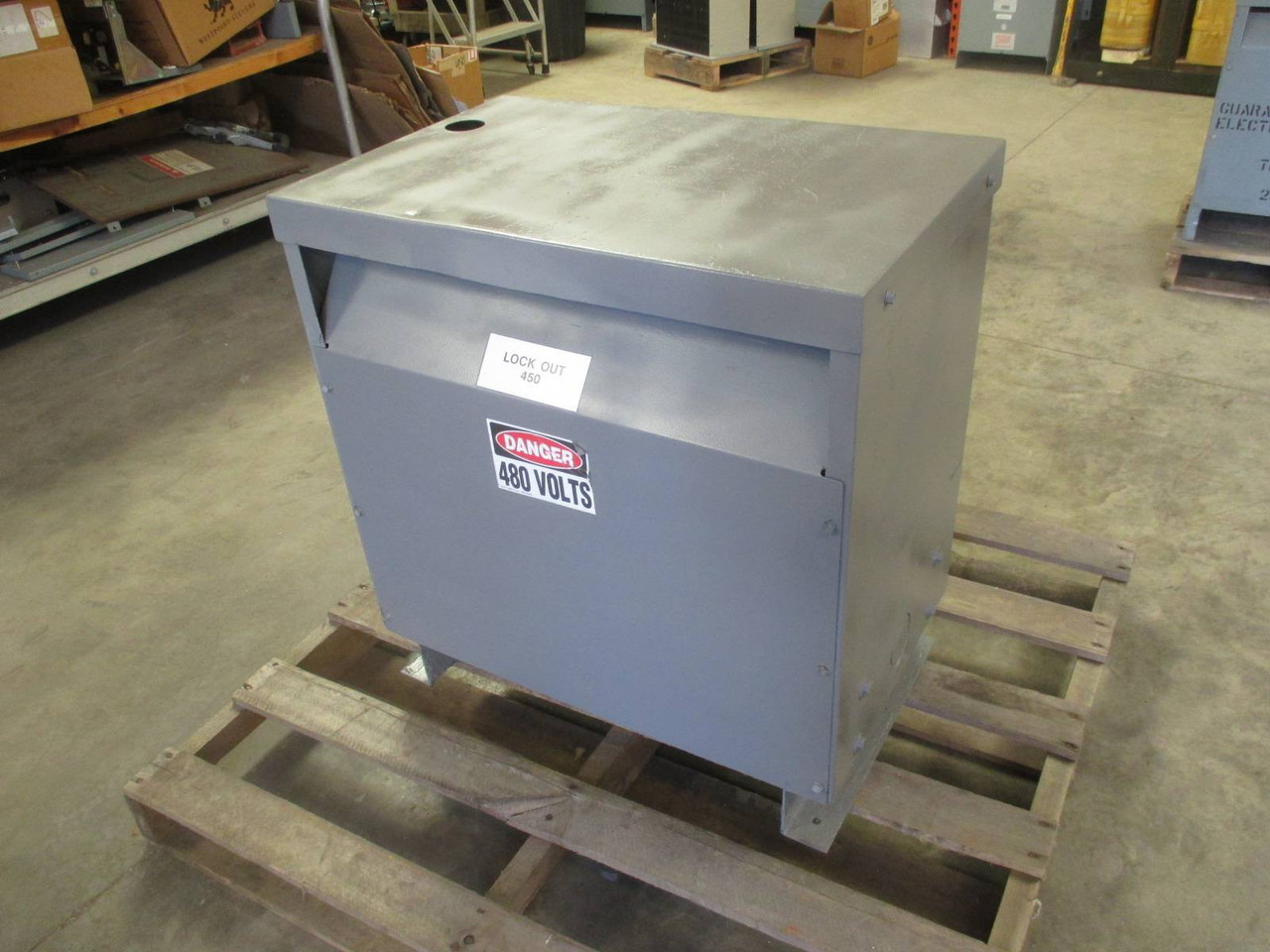 International 34 kVA 480 Delta - 320Y/185 2608H3DC 3PH Transformer 34kVA 320 Y V (DW0535-3)