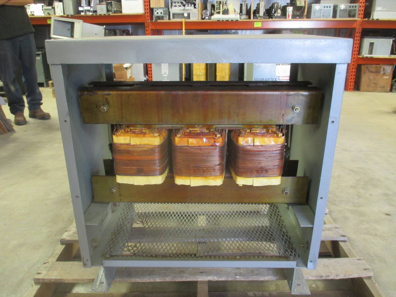 International 34 kVA 480 Delta - 320Y/185 2608H3DC 3PH Transformer 34kVA 320 Y V (DW0535-3)