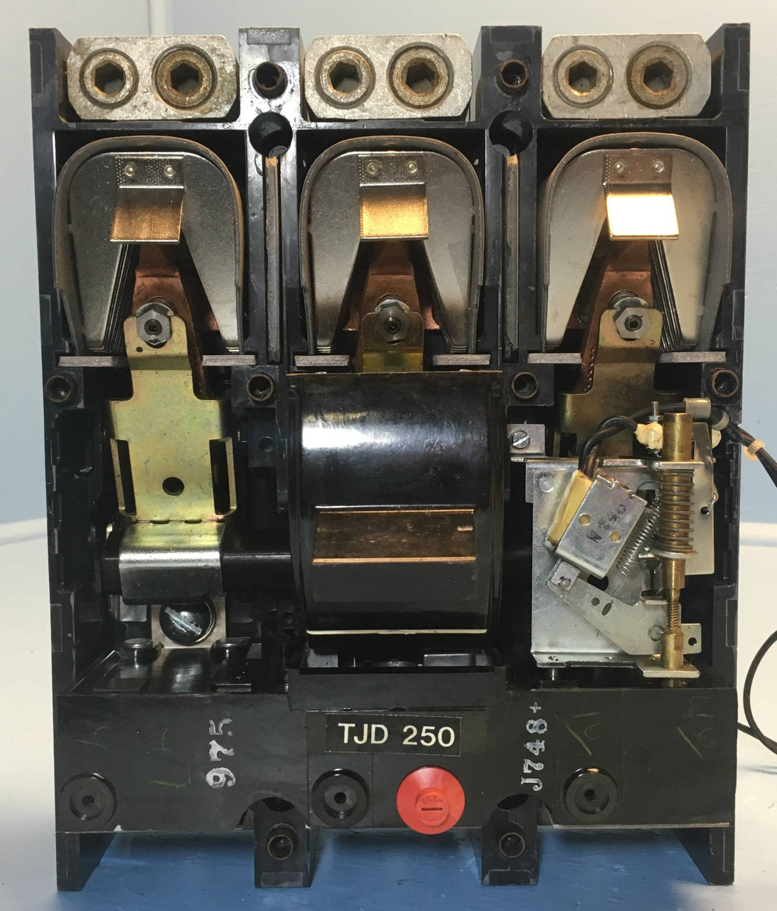 GE TJD432250 250A Circuit Breaker w Shunt 240V 3P Mod 5 250 Amp General Electric (EM2684-1)