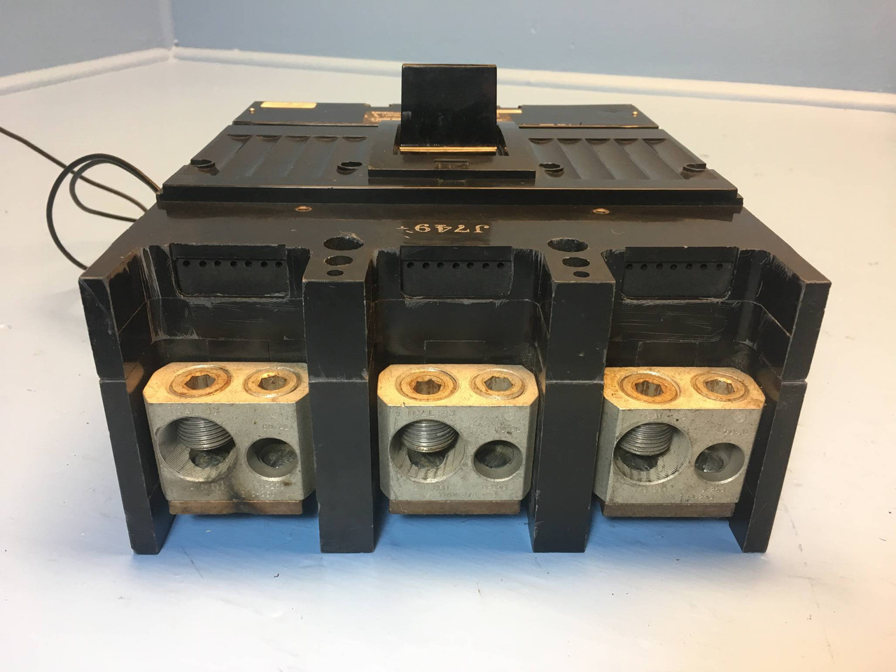 GE TJD432250 250A Circuit Breaker w Shunt 240V 3P Mod 5 250 Amp General Electric (EM2684-1)