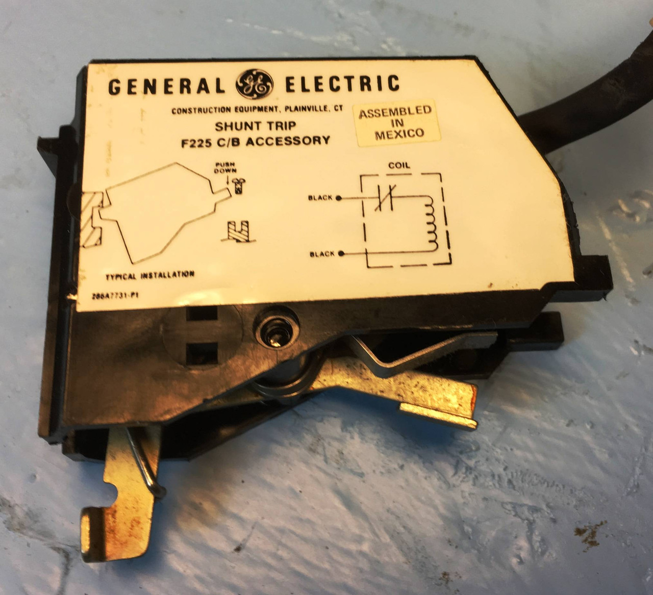 GE TFKSTA12 Shunt Trip for Circuit Breaker TFK/TFJ 120-240 VAC General Electric (EM2703-1)