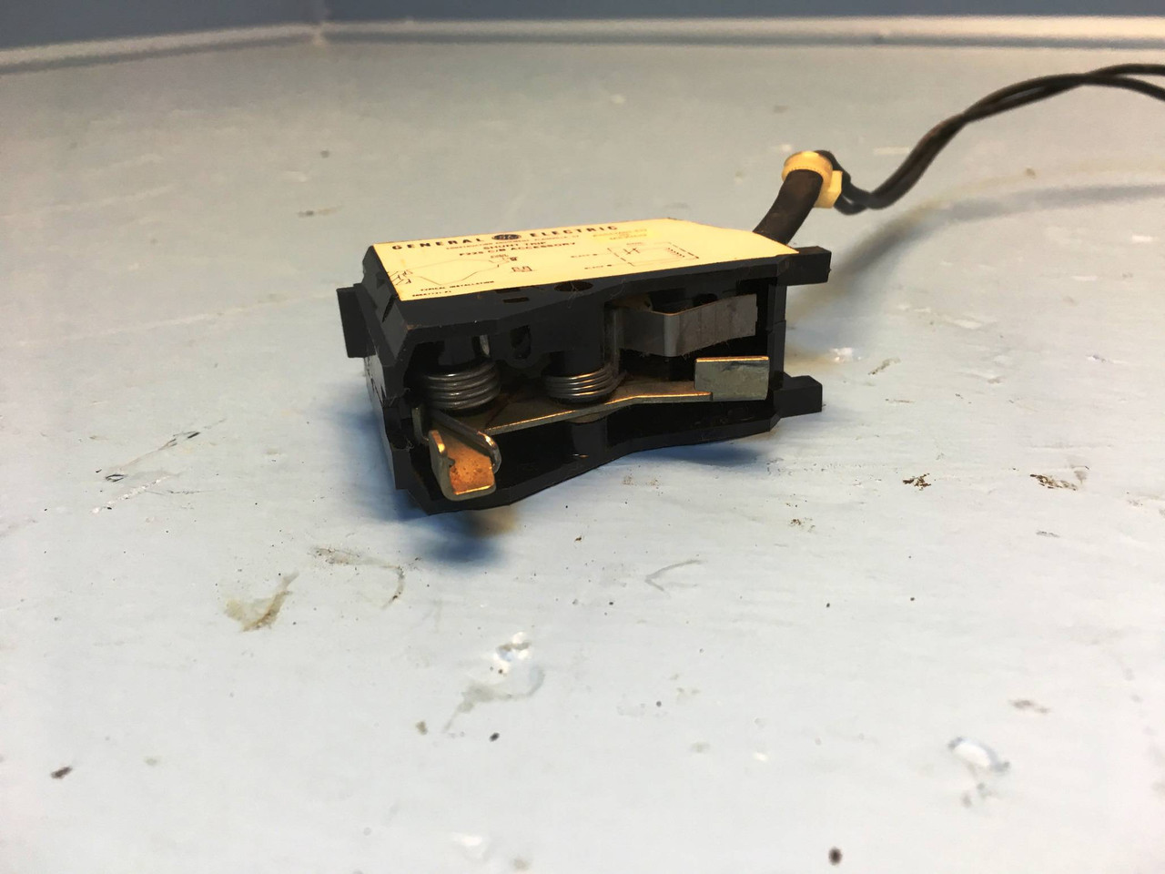 GE TFKSTA12 Shunt Trip for Circuit Breaker TFK/TFJ 120-240 VAC General Electric (EM2703-1)