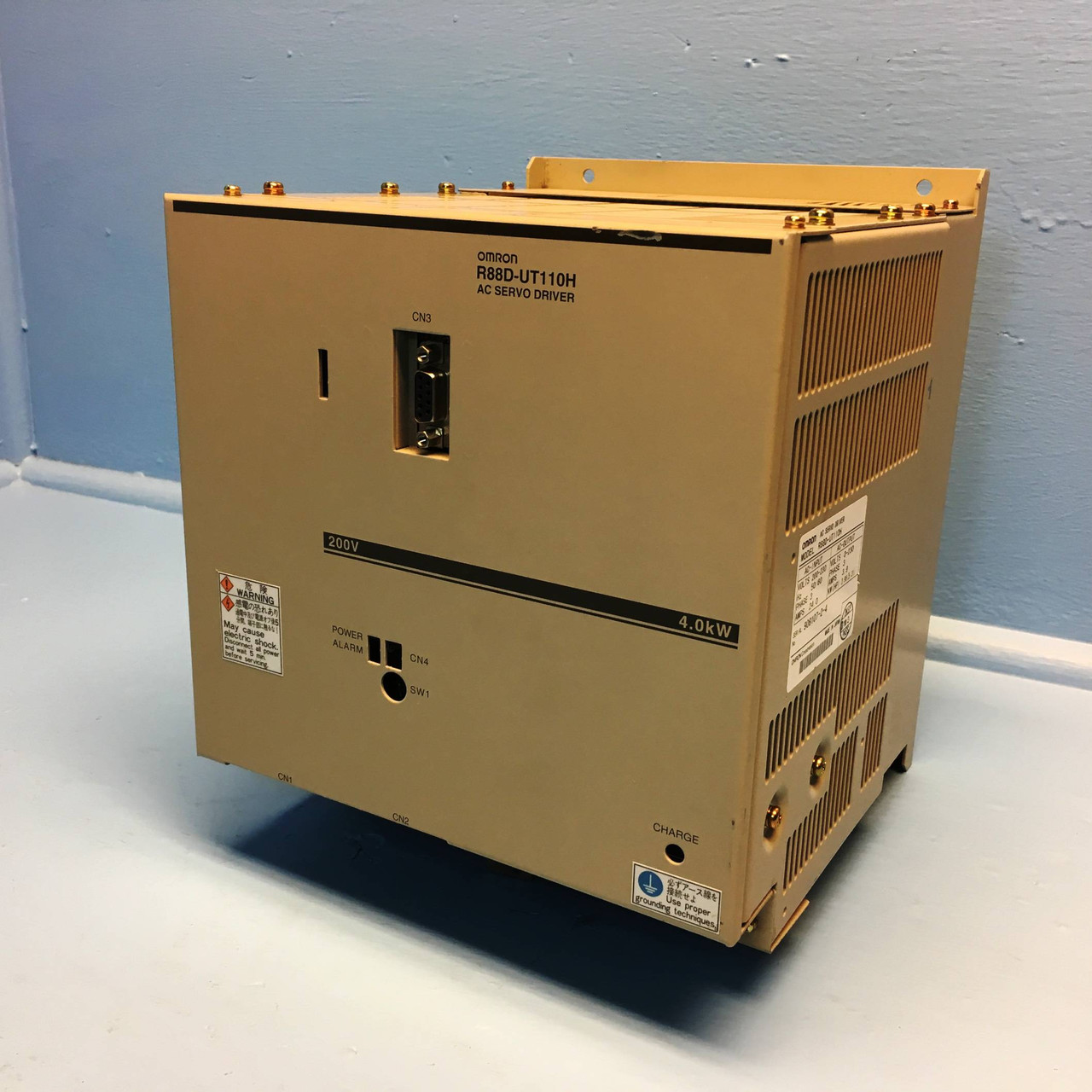 Omron R88D-UT110H AC Servo Driver 200V 4.0 kW 5.31 HP 3 PH 24 Amps R88DUT110H (EM2719-2)