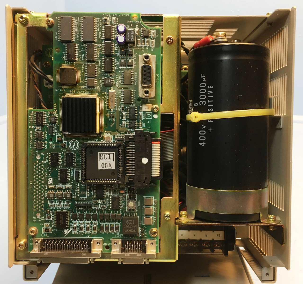 Omron R88D-UT110H AC Servo Driver 200V 4.0 kW 5.31 HP 3 PH 24 Amps R88DUT110H (EM2719-2)