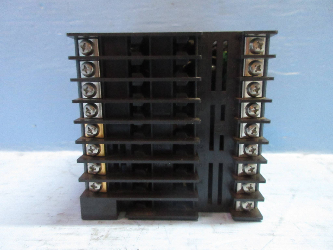 Yokogawa UM05-E Temperature Controller UM05E (TK3660-1)