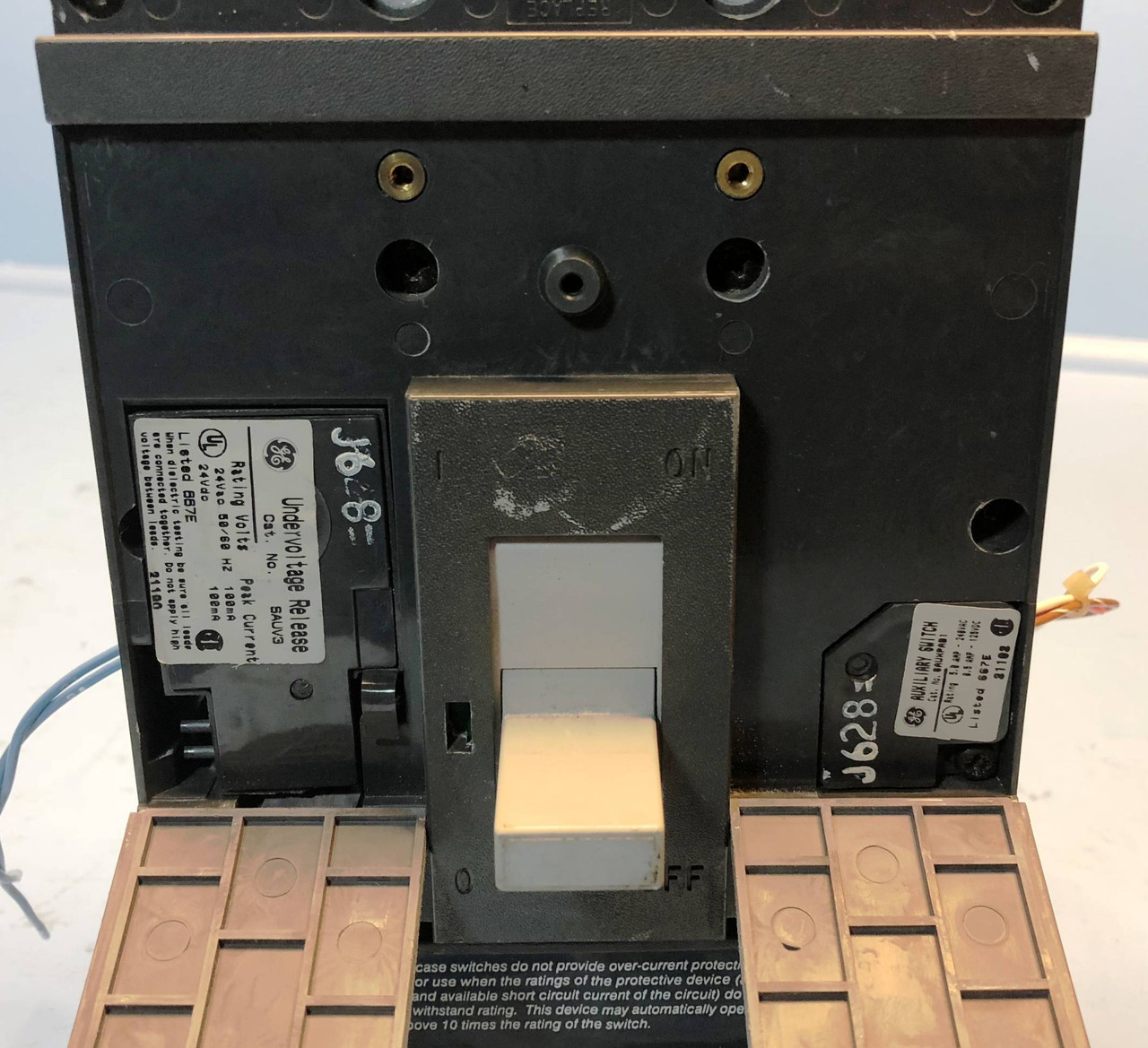 GE SGDA36AN0400 400A Spectra Molded Case Switch w/ UVR & Aux 3P General Electric (EM2768-1)