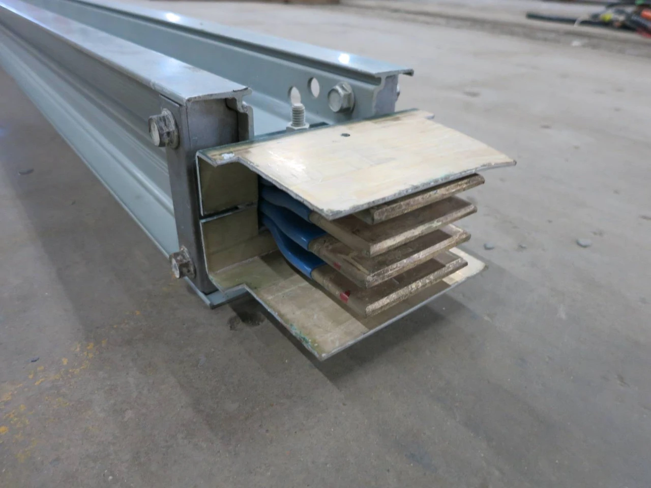 GE Spectra Busway 72.00" Feeder 800A 600V 3PH 4W Aluminum Bus Way Duct 800 Amp (DW0629-1)