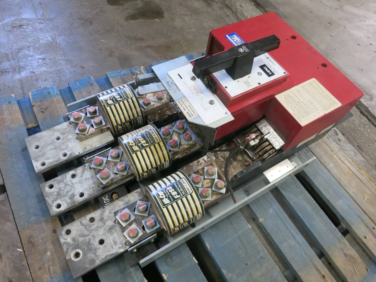 Image of GE THPC3625BET1 2500A 600V High Pressure Contact Switch HPC THPC 3625BET1 3425B