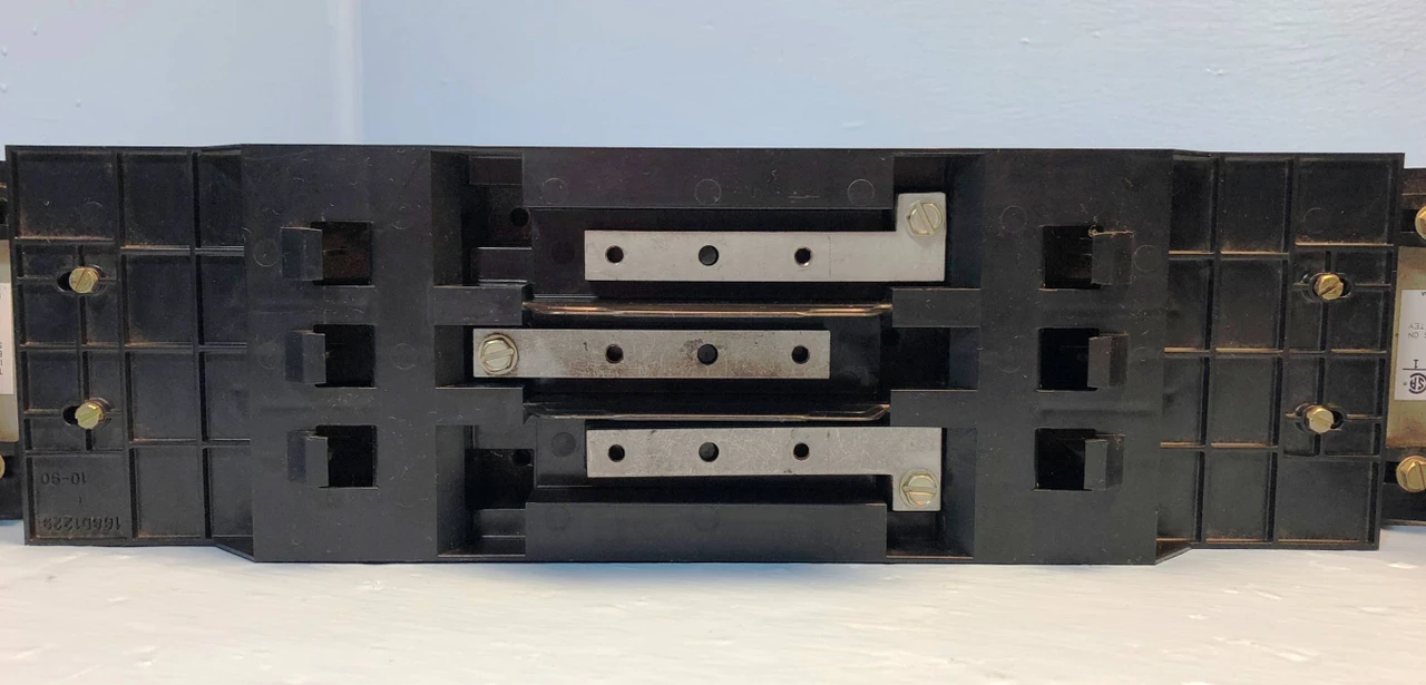 GE AMC6EY 200A Spectra Twin Circuit Breaker Module TEY 6 Pole General Electric (EM2835-1)