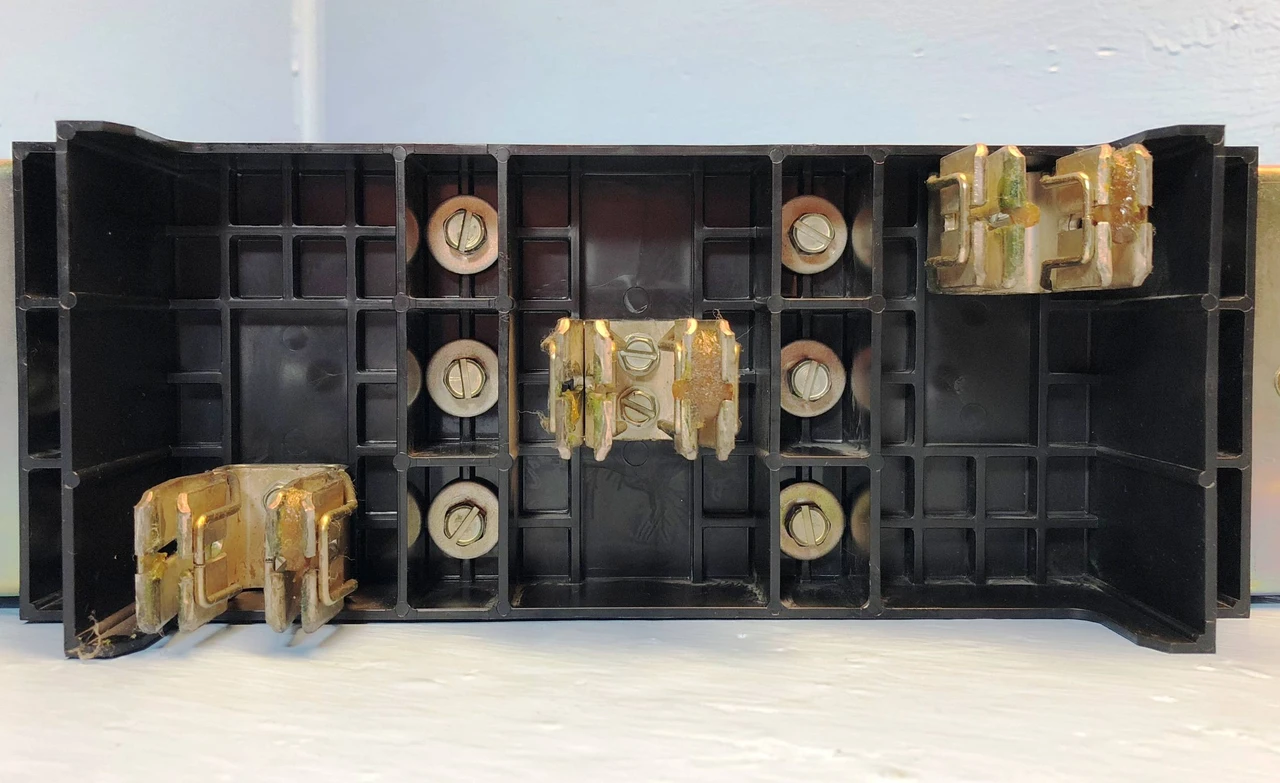 GE AMC6EY 200A Spectra Twin Circuit Breaker Module TEY 6 Pole General Electric (EM2835-1)